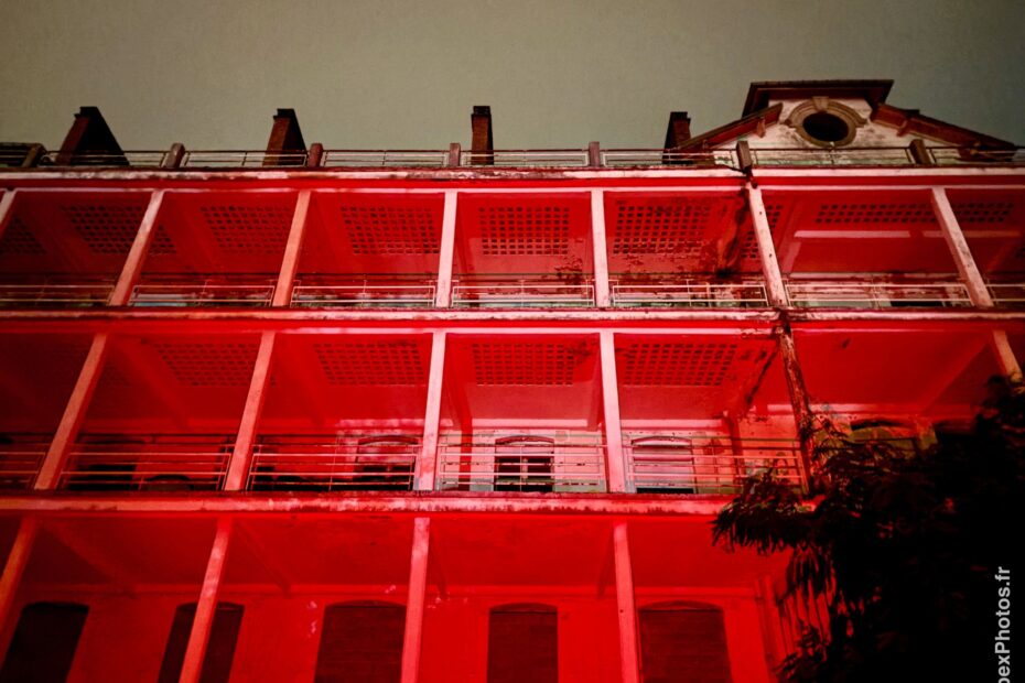 Photo urbex de la façade du Sanatorium Simone Weber en Lorraine
