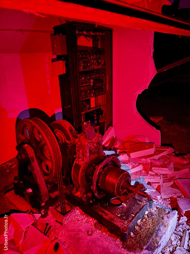 Moteur d'ascenseur dans le Sanatorium Simone Weber
