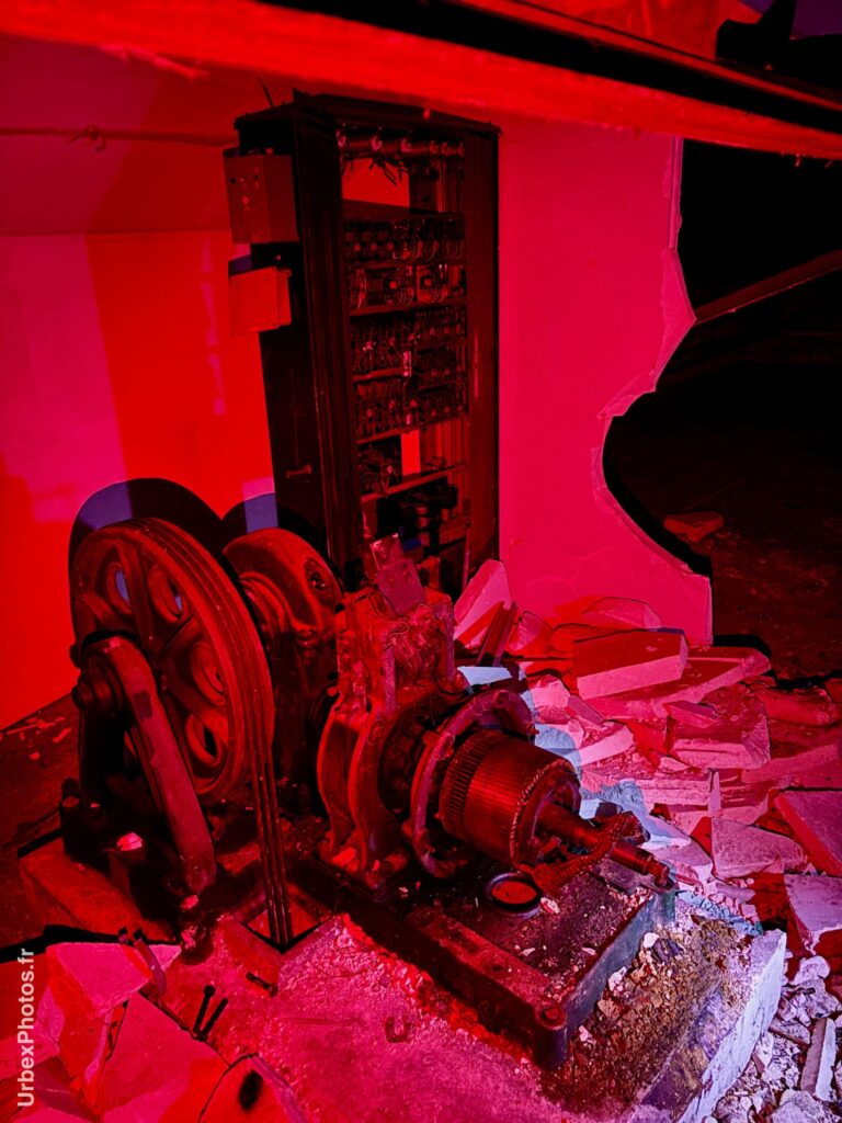 Moteur d'ascenseur dans le Sanatorium Simone Weber