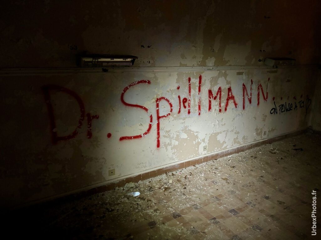 Graffiti dans le Sanatorium Simone Weber