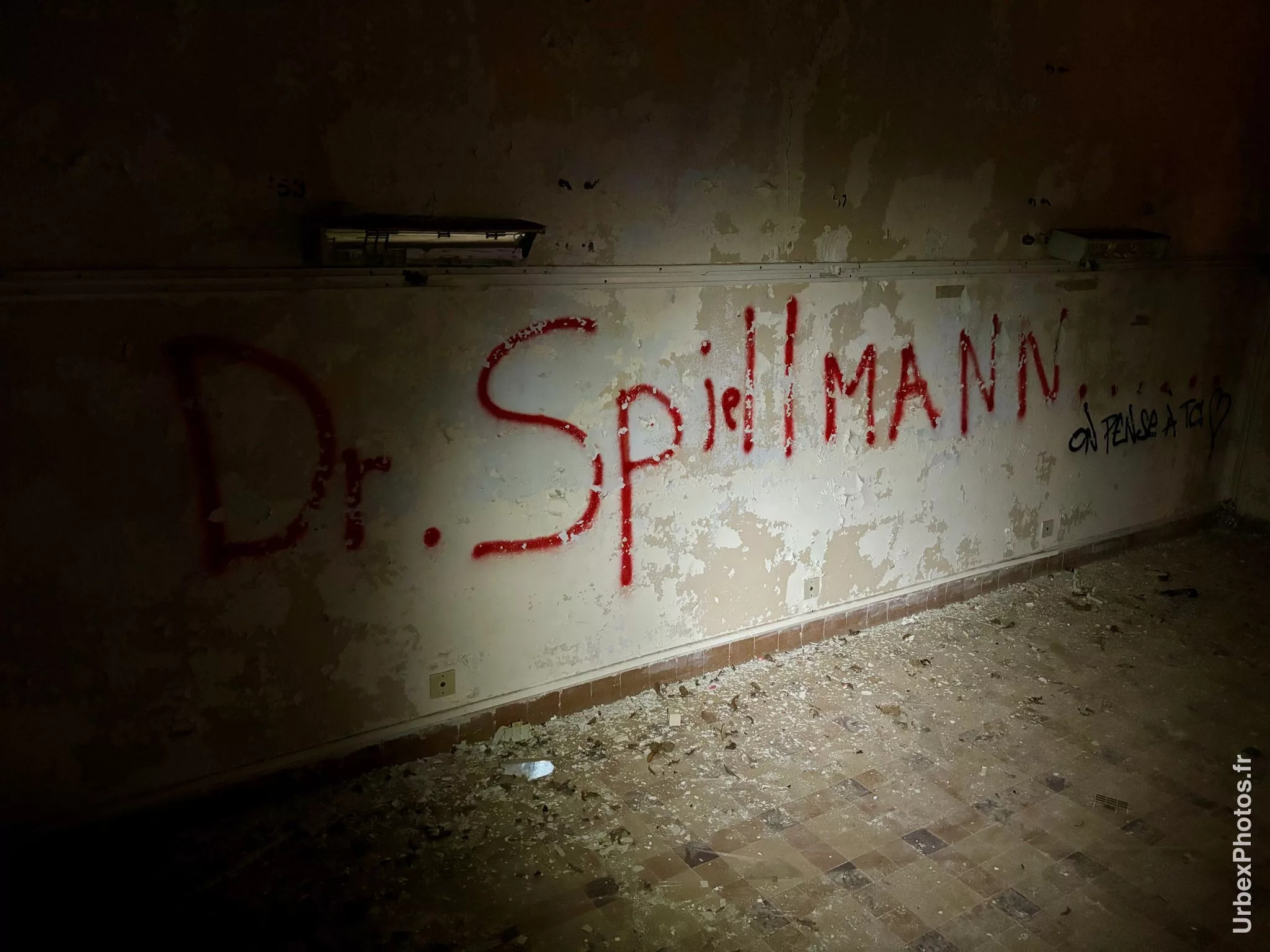 Graffiti dans le Sanatorium Simone Weber