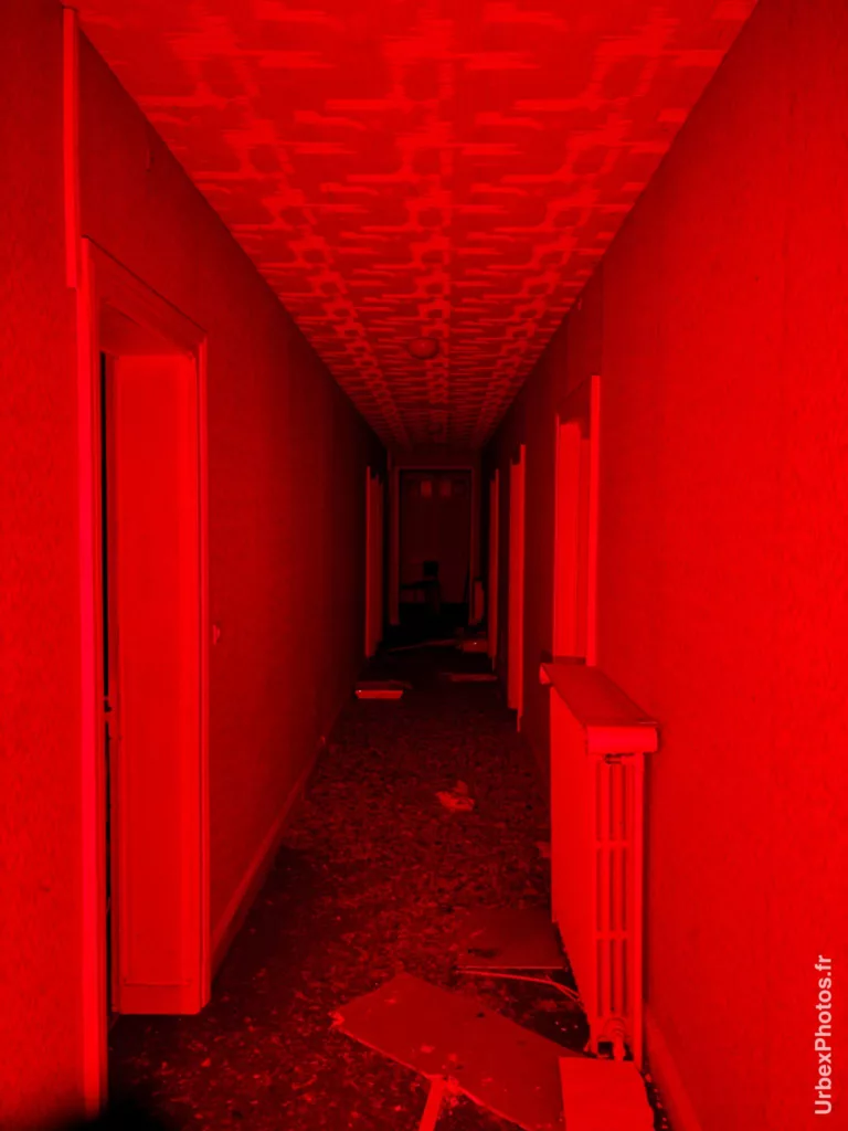 Photo urbex d'un couloir de l'Hôtel Bonin en Lorraine