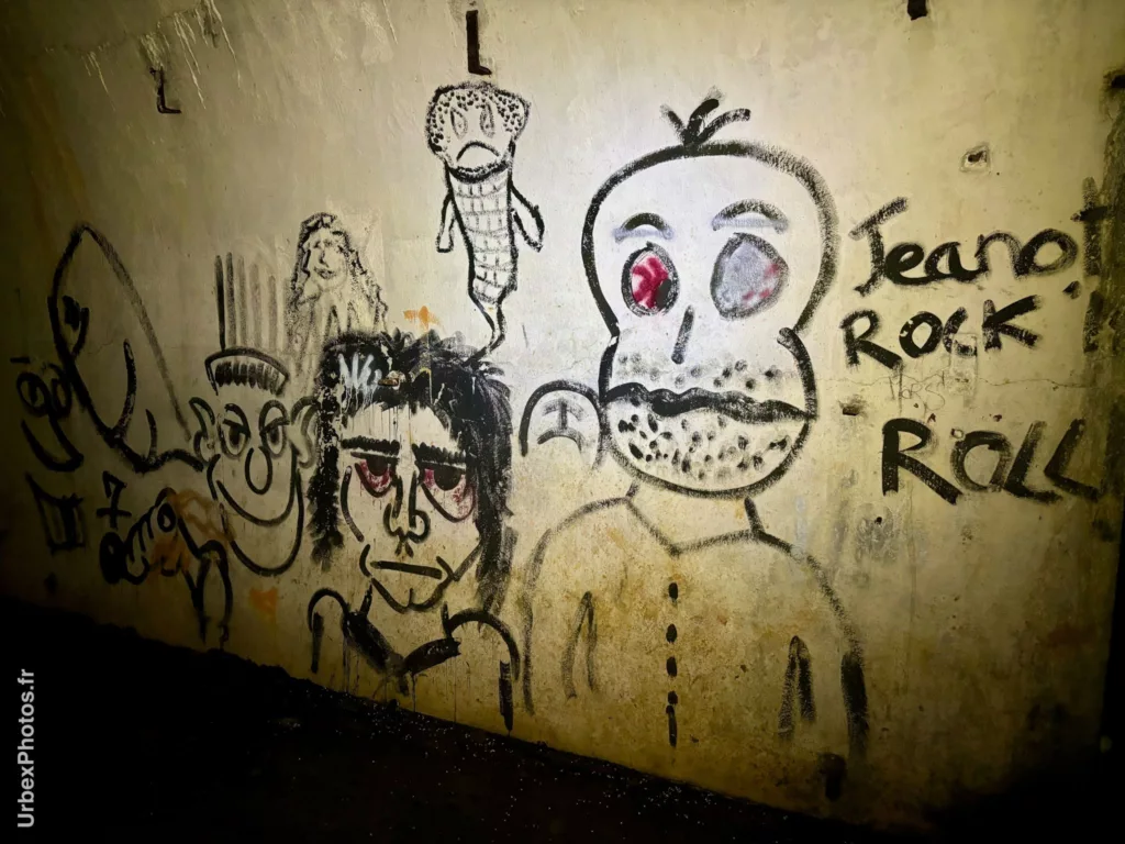 Des graffitis sur un mur
