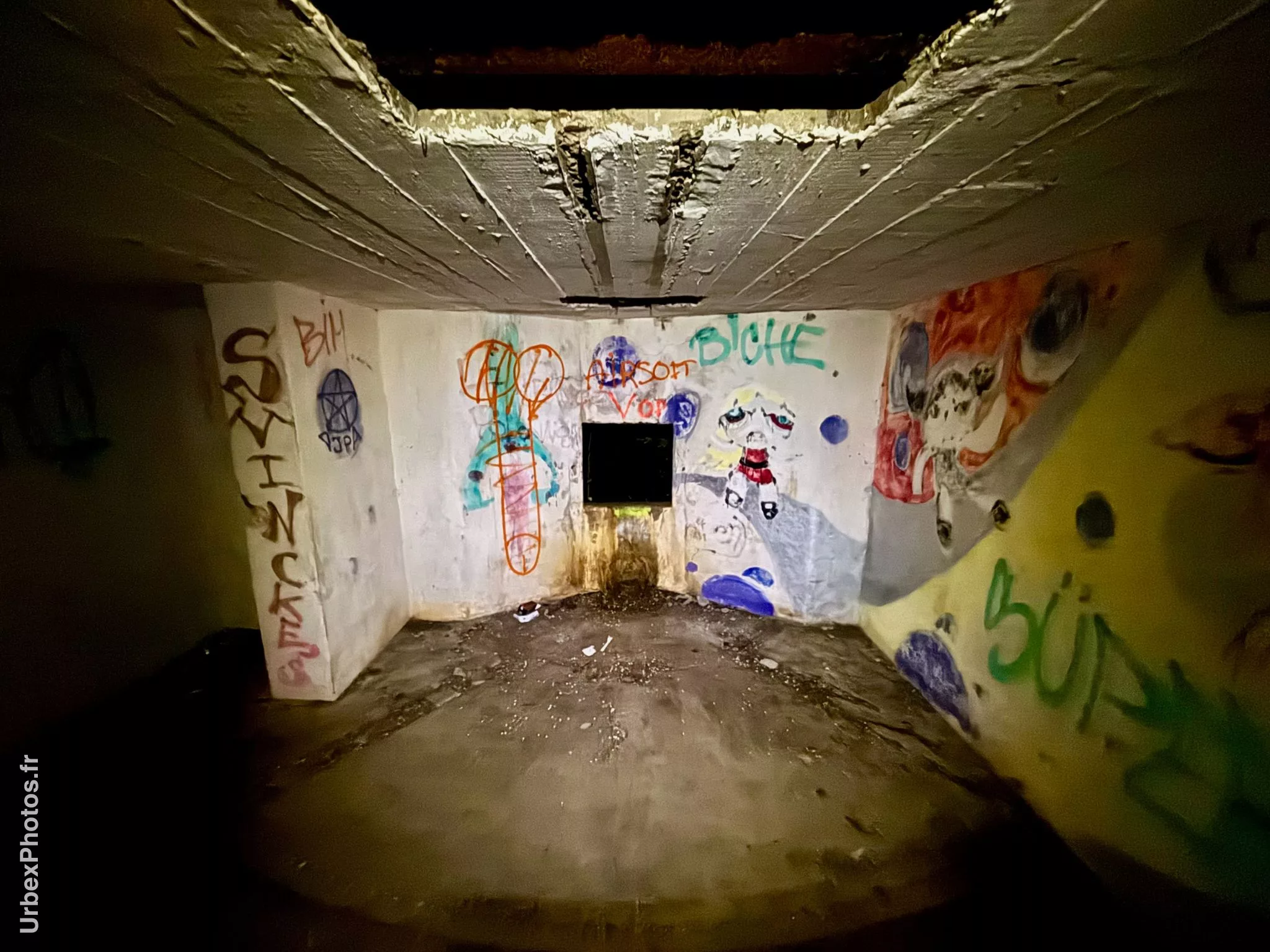 Des graffitis sur un mur