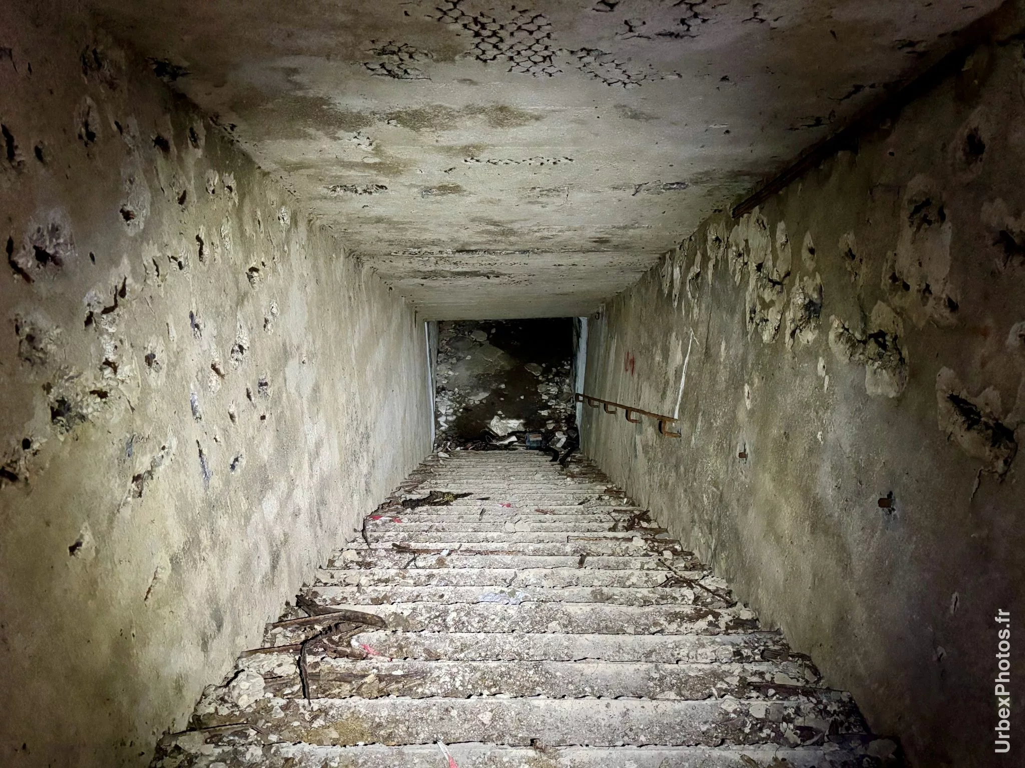 Un escalier menant vers un souterrain du Fort Orwell