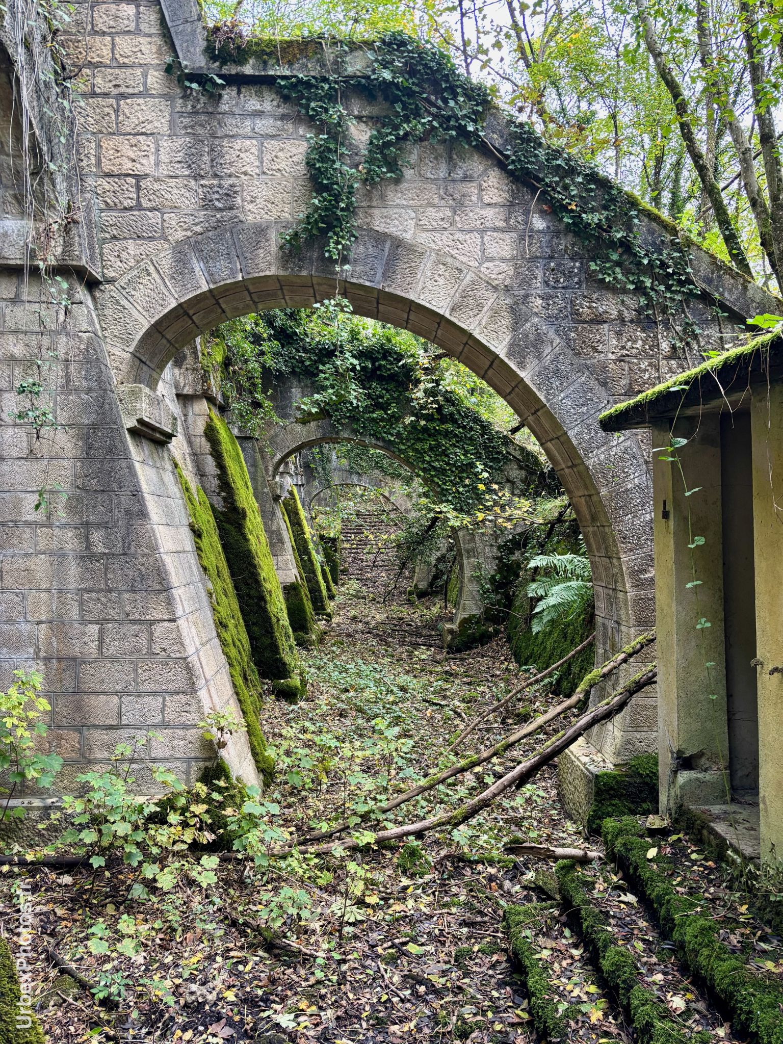 Photo urbex d'arches d'une casemate du Fort Orwell en Lorraine