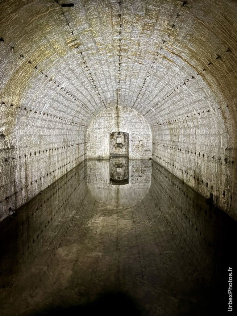 Photo urbex d'une salle inondée dans le Fort Orwell en Lorraine