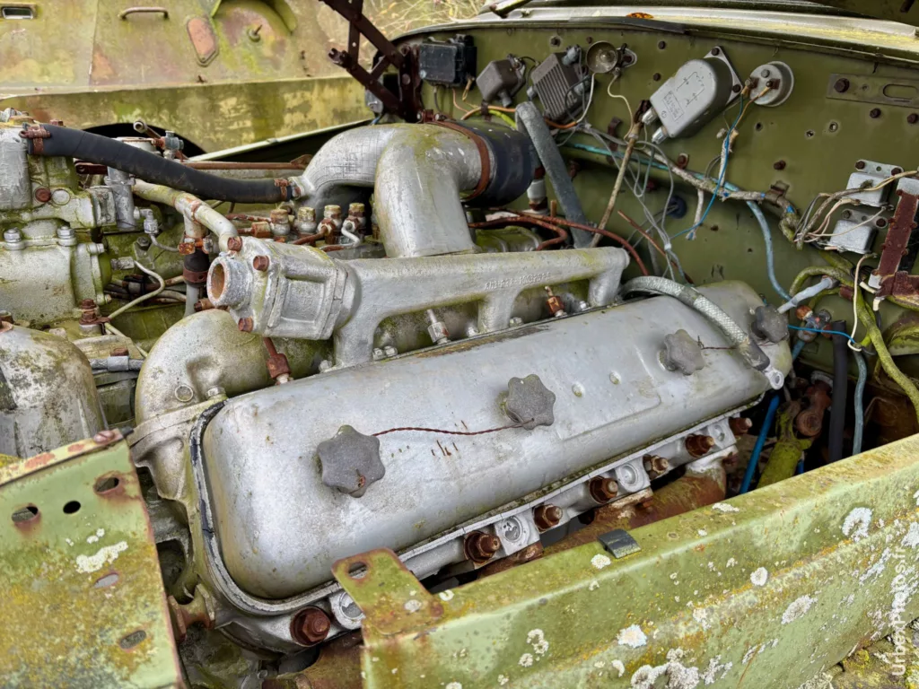 Moteur d'un véhicule militaire soviétique