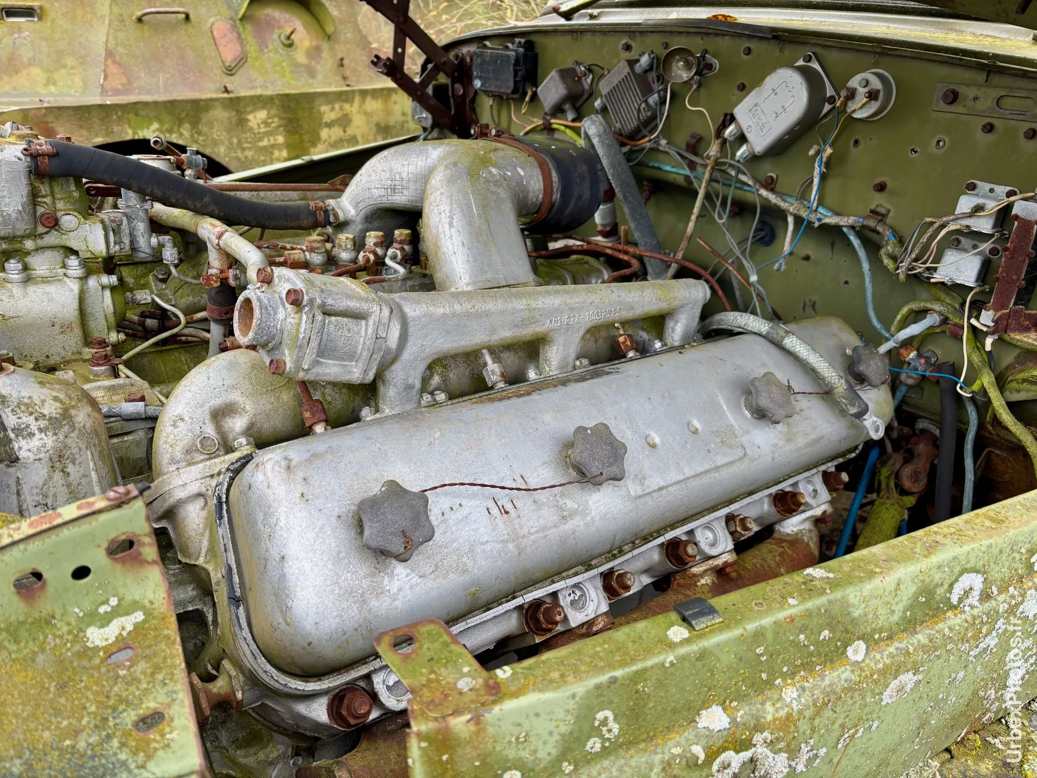 Moteur d'un véhicule militaire soviétique