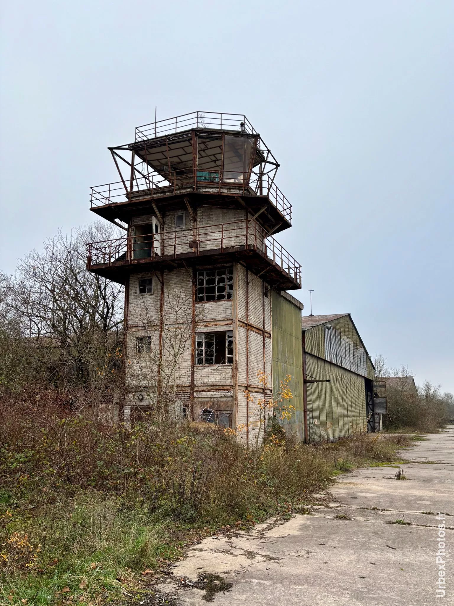 Photo urbex d'une tour de contrôle d'une ancienne base de l'OTAN en Lorraine