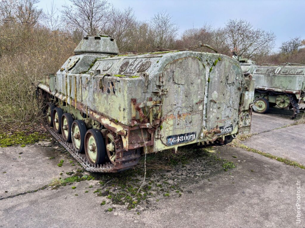 Blindé dans une ancienne base de l'OTAN