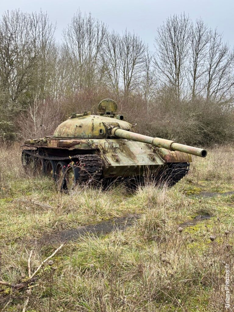 Photo urbex d'un char d'assaut dans une ancienne base de l'OTAN en Lorraine