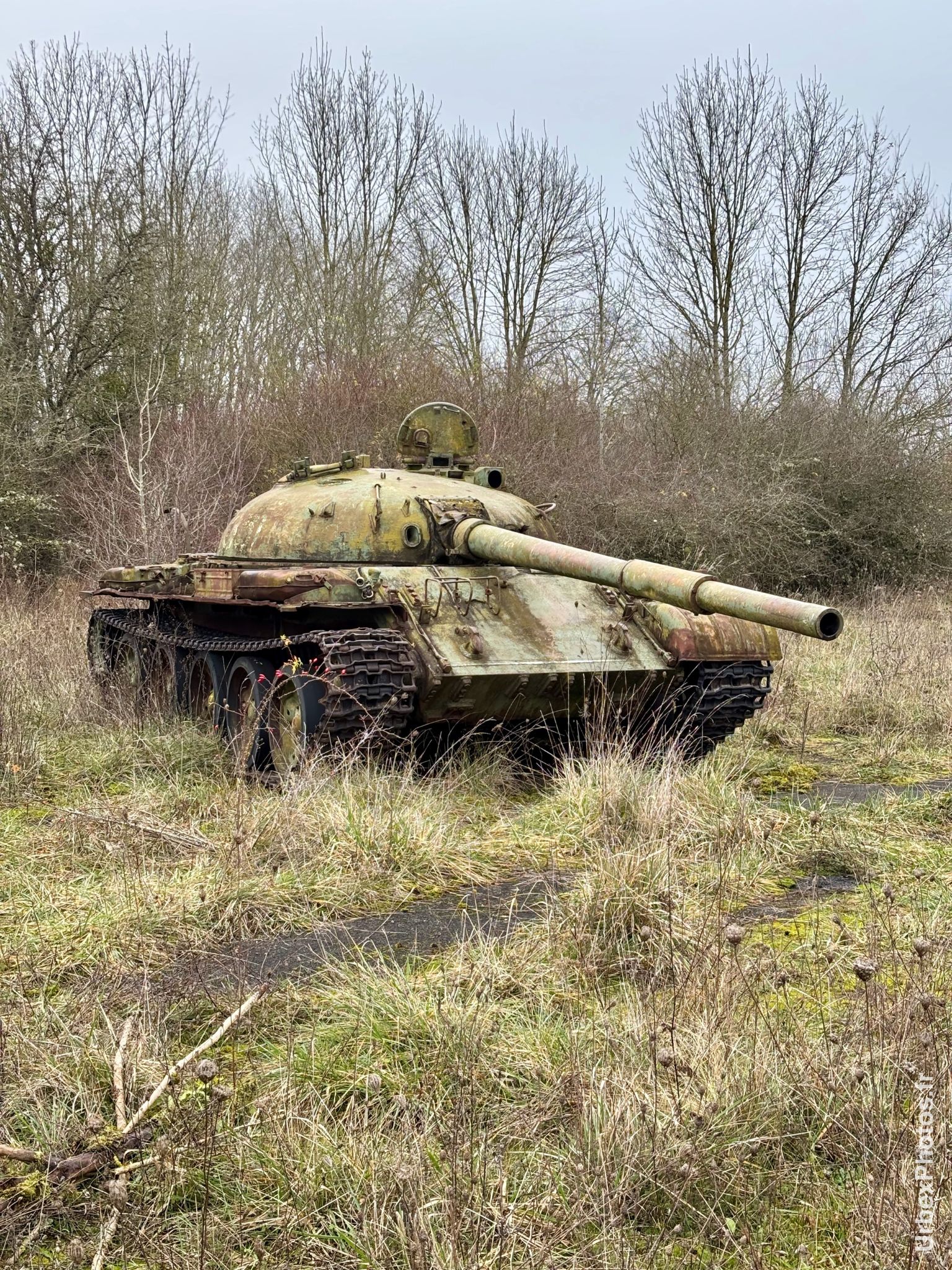 Photo urbex d'un char d'assaut dans une ancienne base de l'OTAN en Lorraine