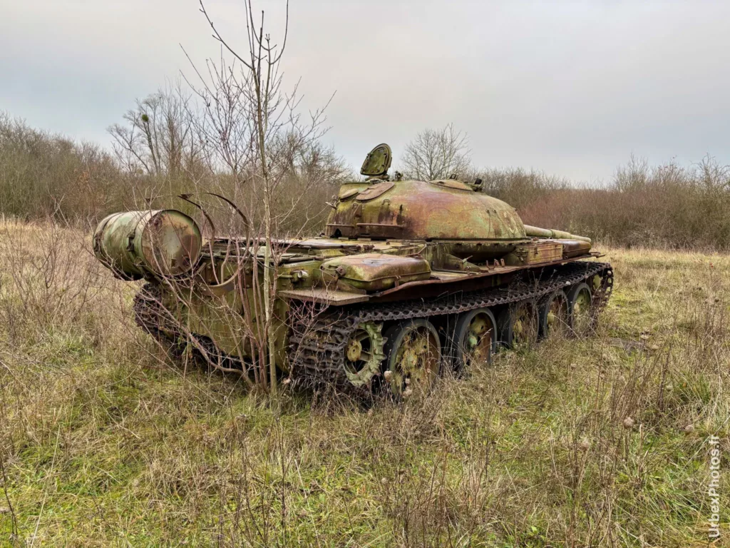 Photo urbex d'un char d'assaut dans une ancienne base de l'OTAN en Lorraine