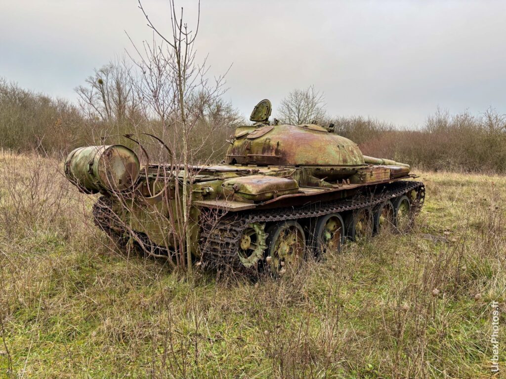 Photo urbex d'un char d'assaut dans une ancienne base de l'OTAN en Lorraine