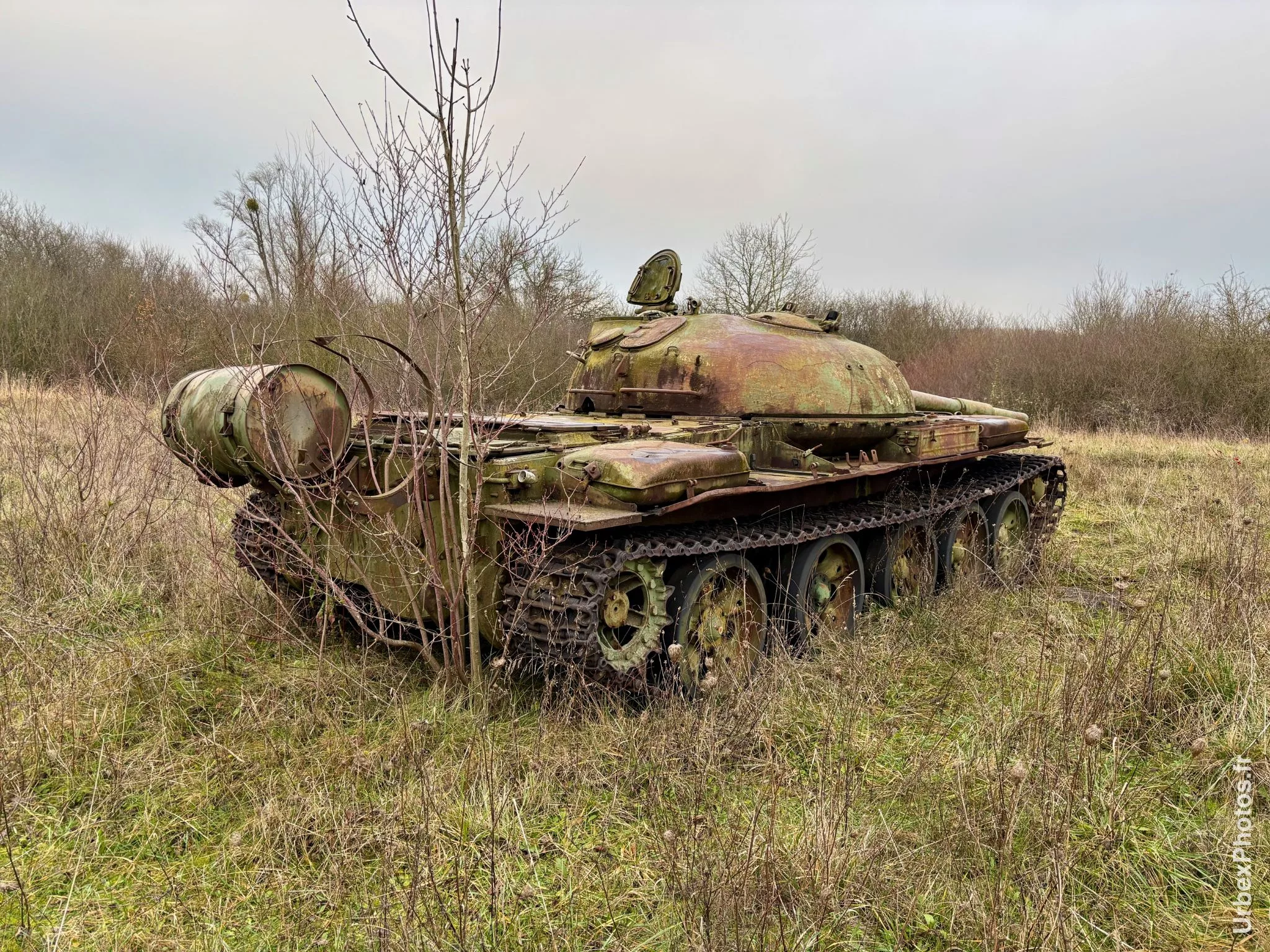 Photo urbex d'un char d'assaut dans une ancienne base de l'OTAN en Lorraine