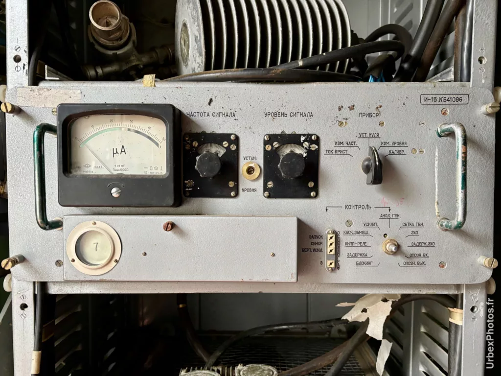 Equipement électronique dans un véhicule militaire soviétique