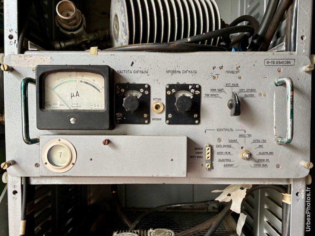 Equipement électronique dans un véhicule militaire soviétique