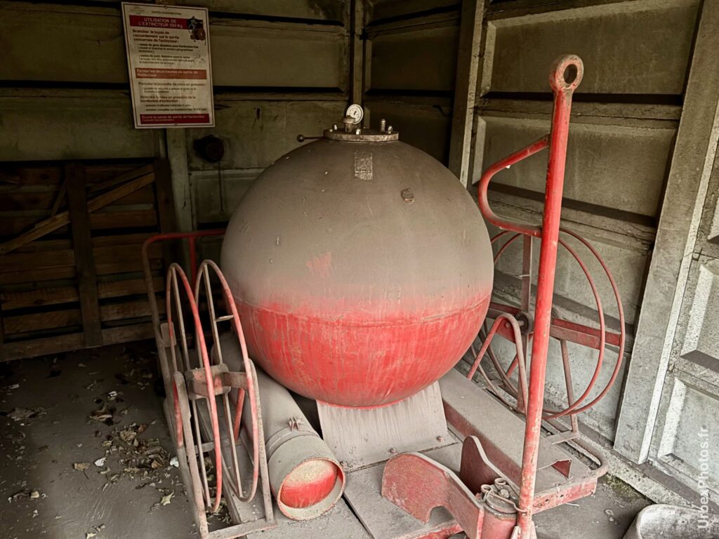 Un extincteur sphérique sur remorque