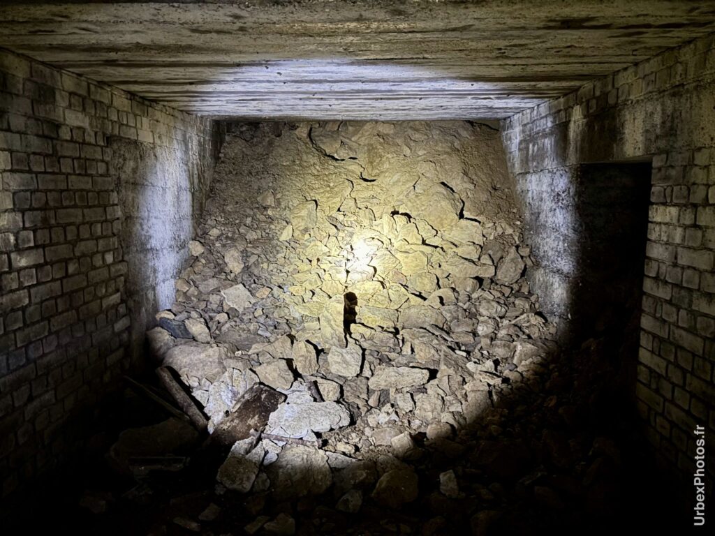 Entrée effondrée d'une grotte