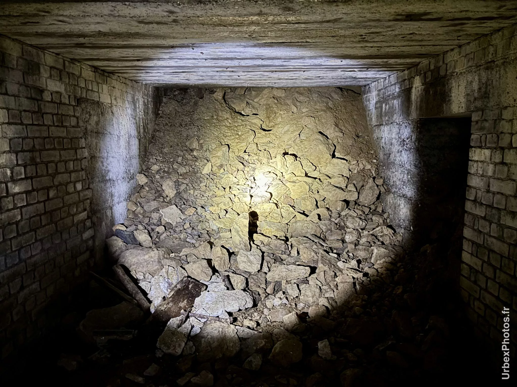 Entrée effondrée d'une grotte