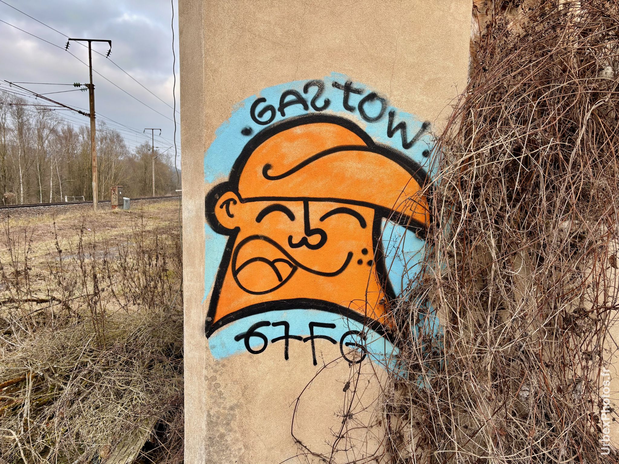 Un graffiti souriant sur un mur