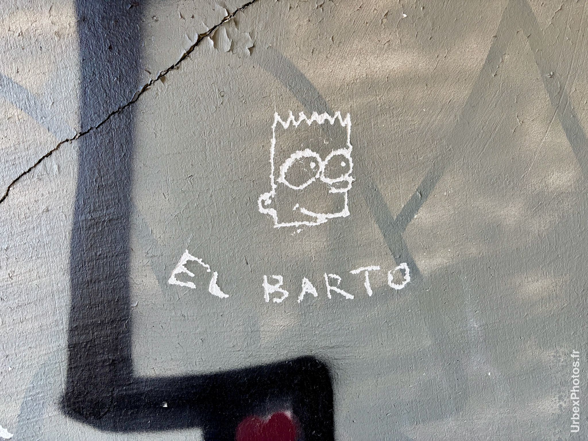 Gravure de Bart Simpson dans le bâtiment en surface