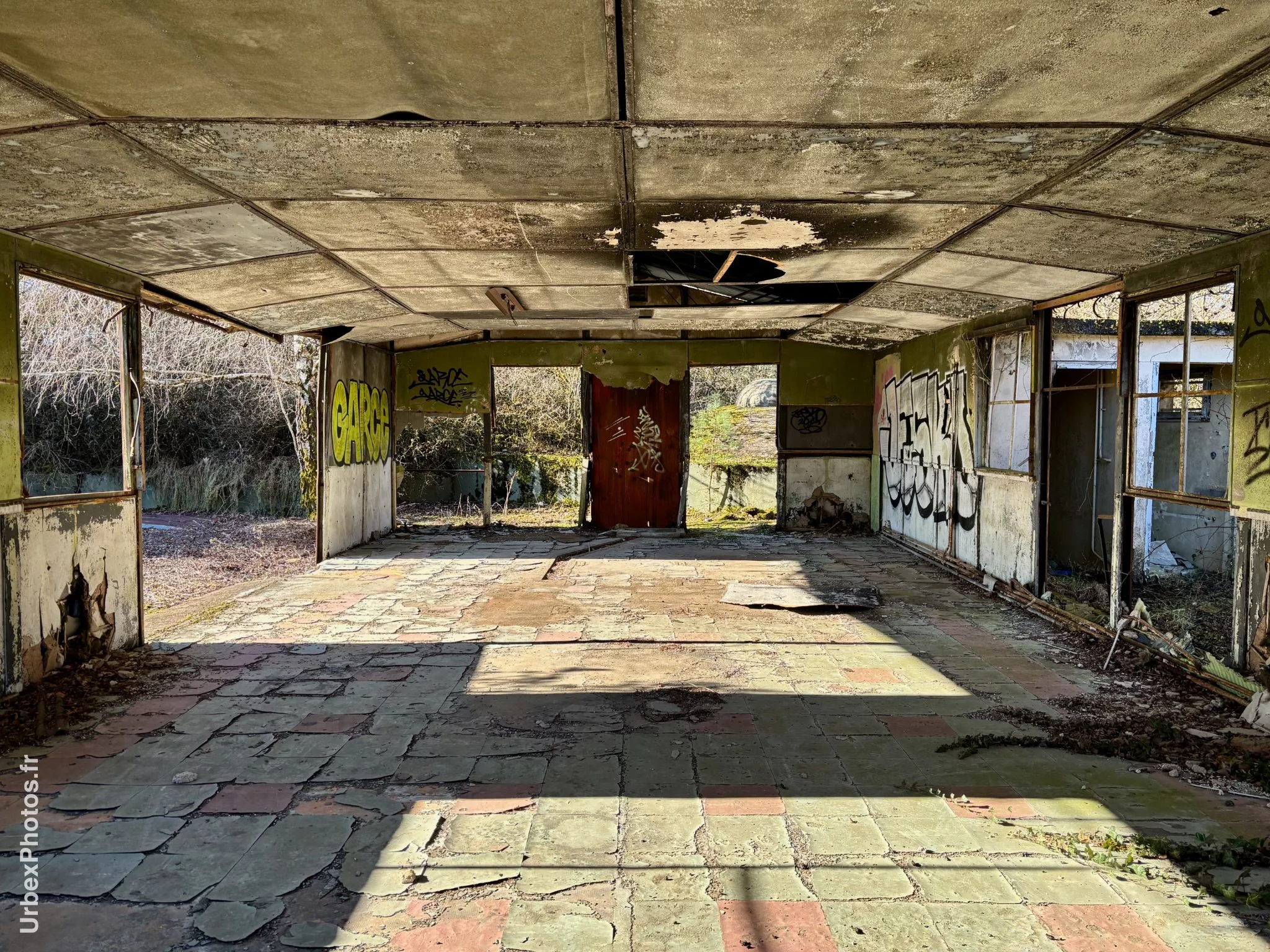 Bâtiment annexe ressemblant à une salle de bal