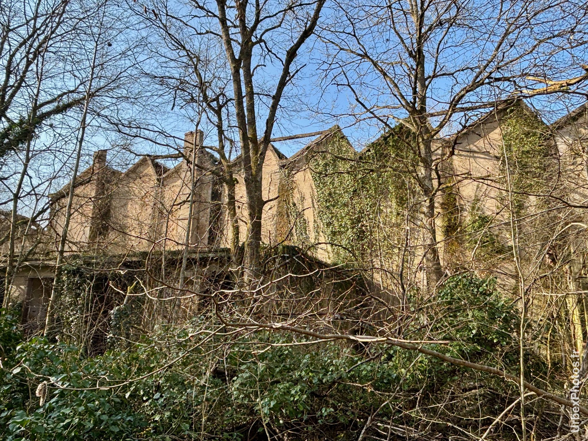 Façade du Dépôt Commando