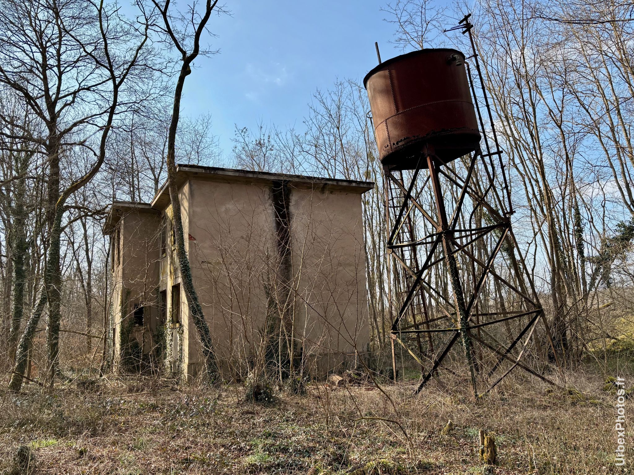 Photo urbex d'un château d'eau du Dépôt Commando en Lorraine