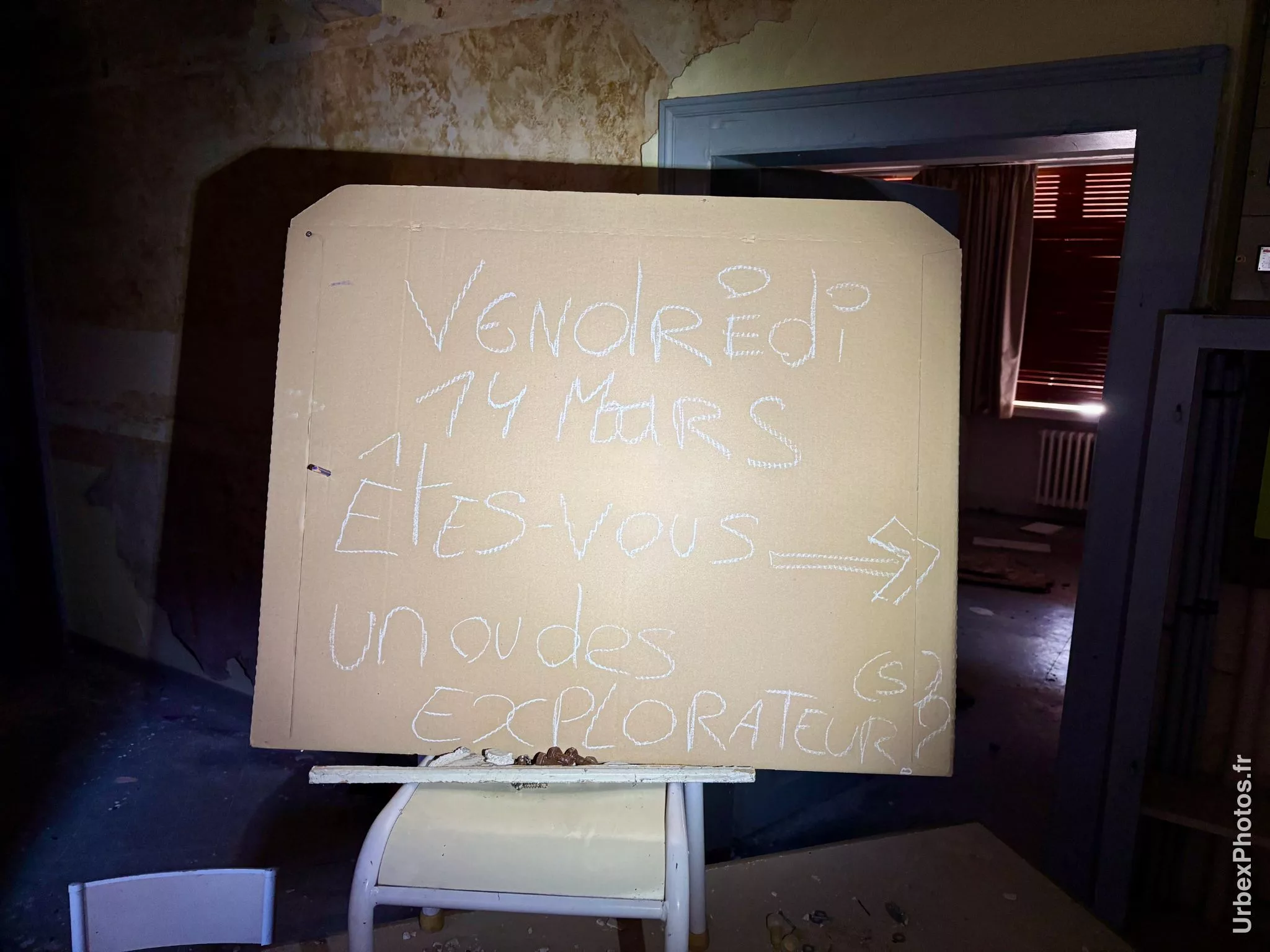 Panneau de bienvenue à l'Ecole des clowns