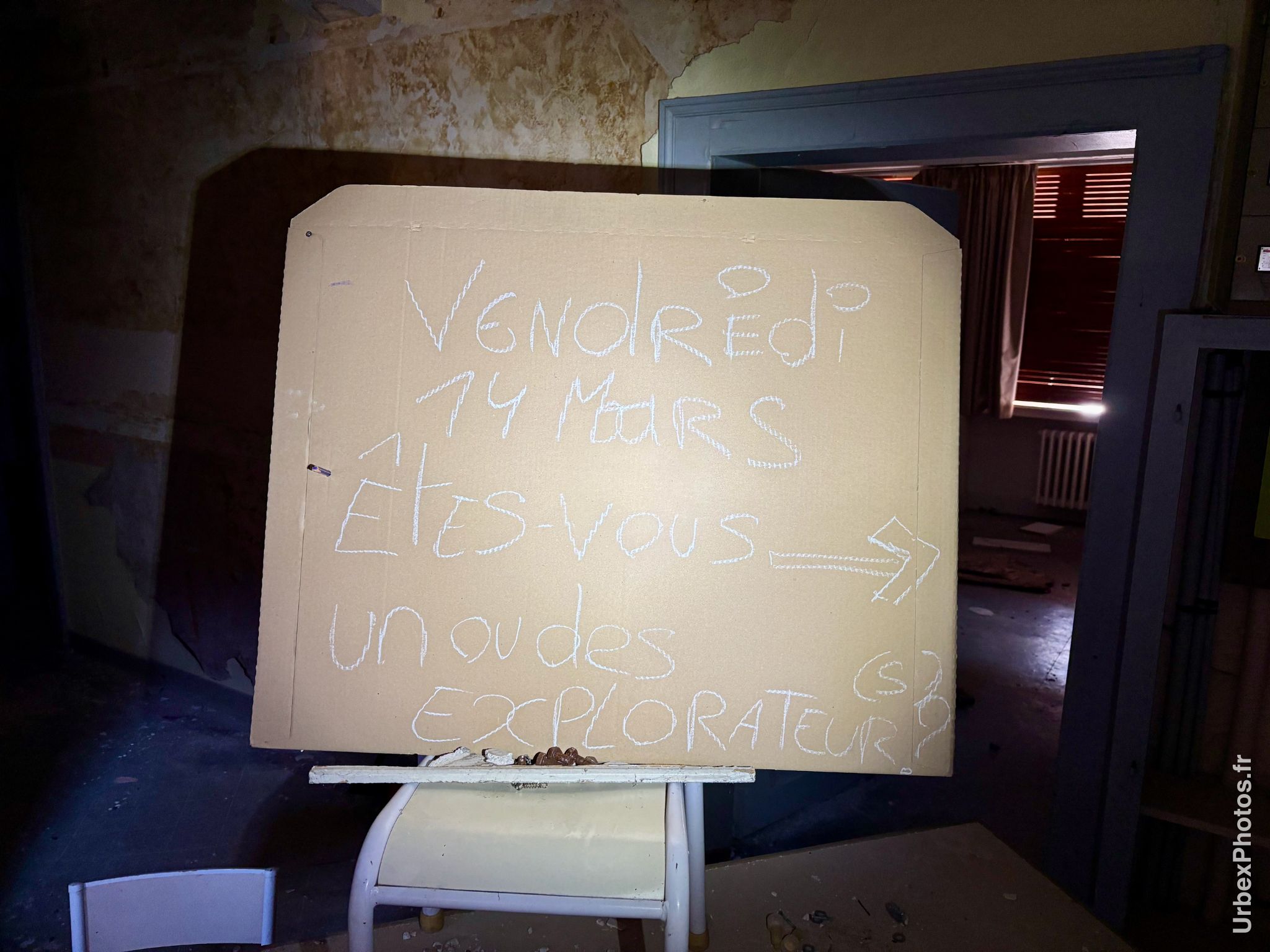 Panneau de bienvenue à l'Ecole des clowns
