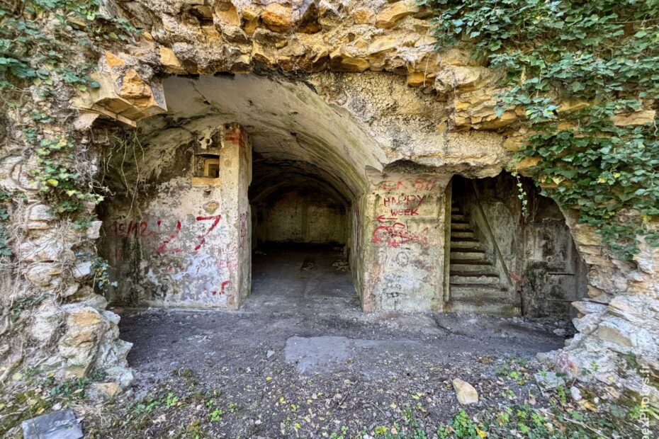 Photo urbex d'un mur effondré en Lorraine