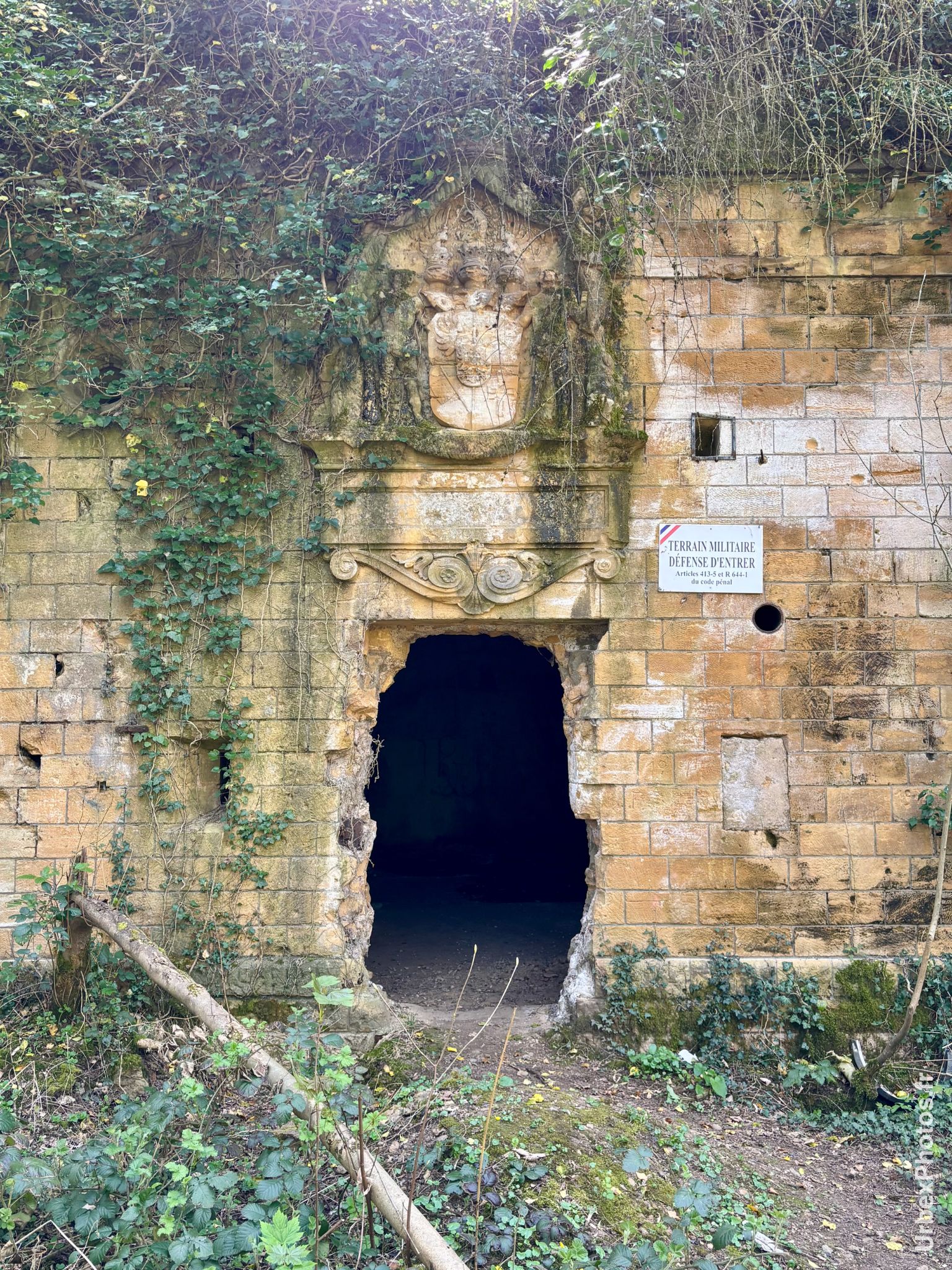 Photo urbex de la façade du Fort Nago en Lorraine