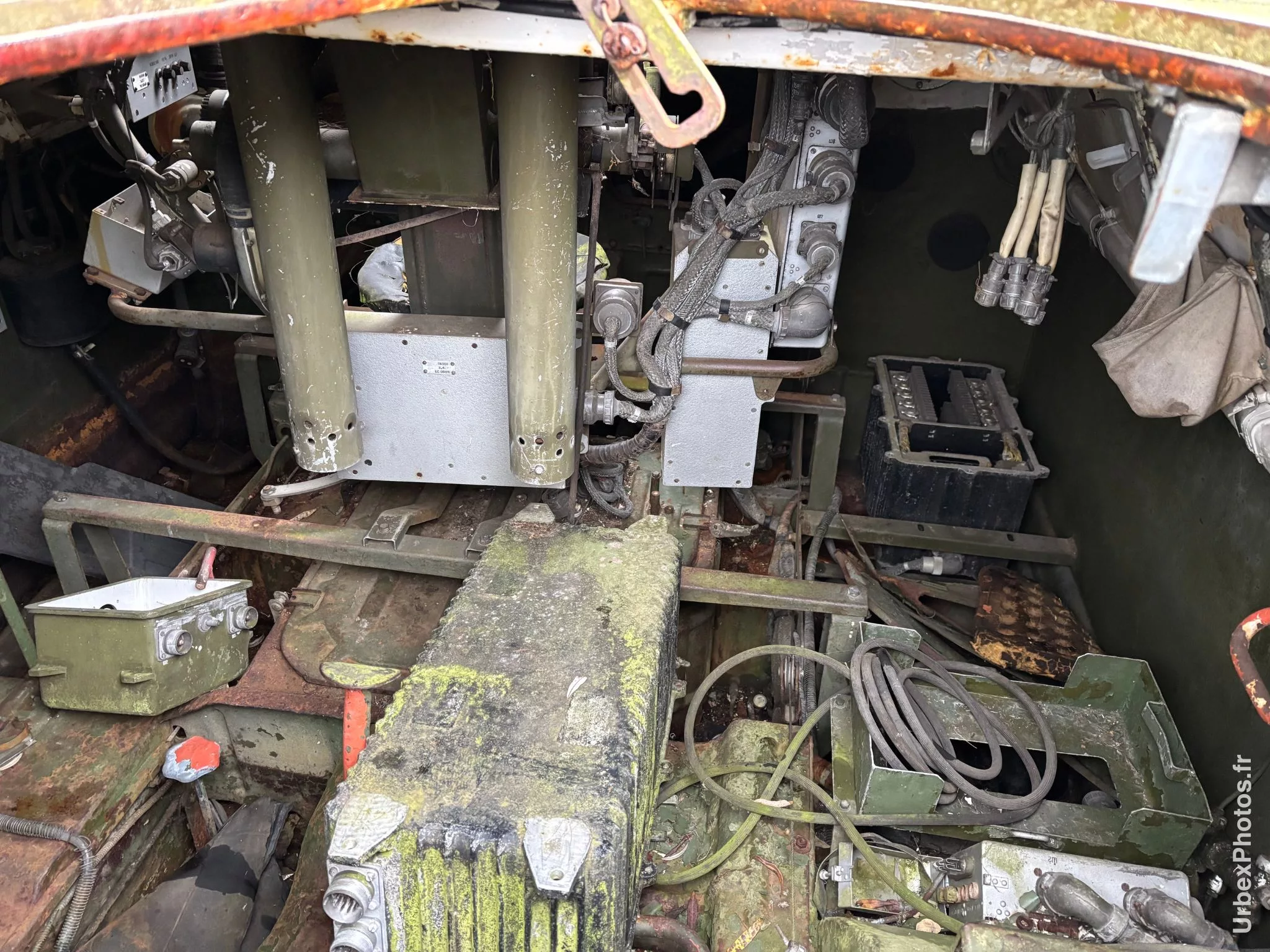 Photo urbex du poste de conduite d'un blindé