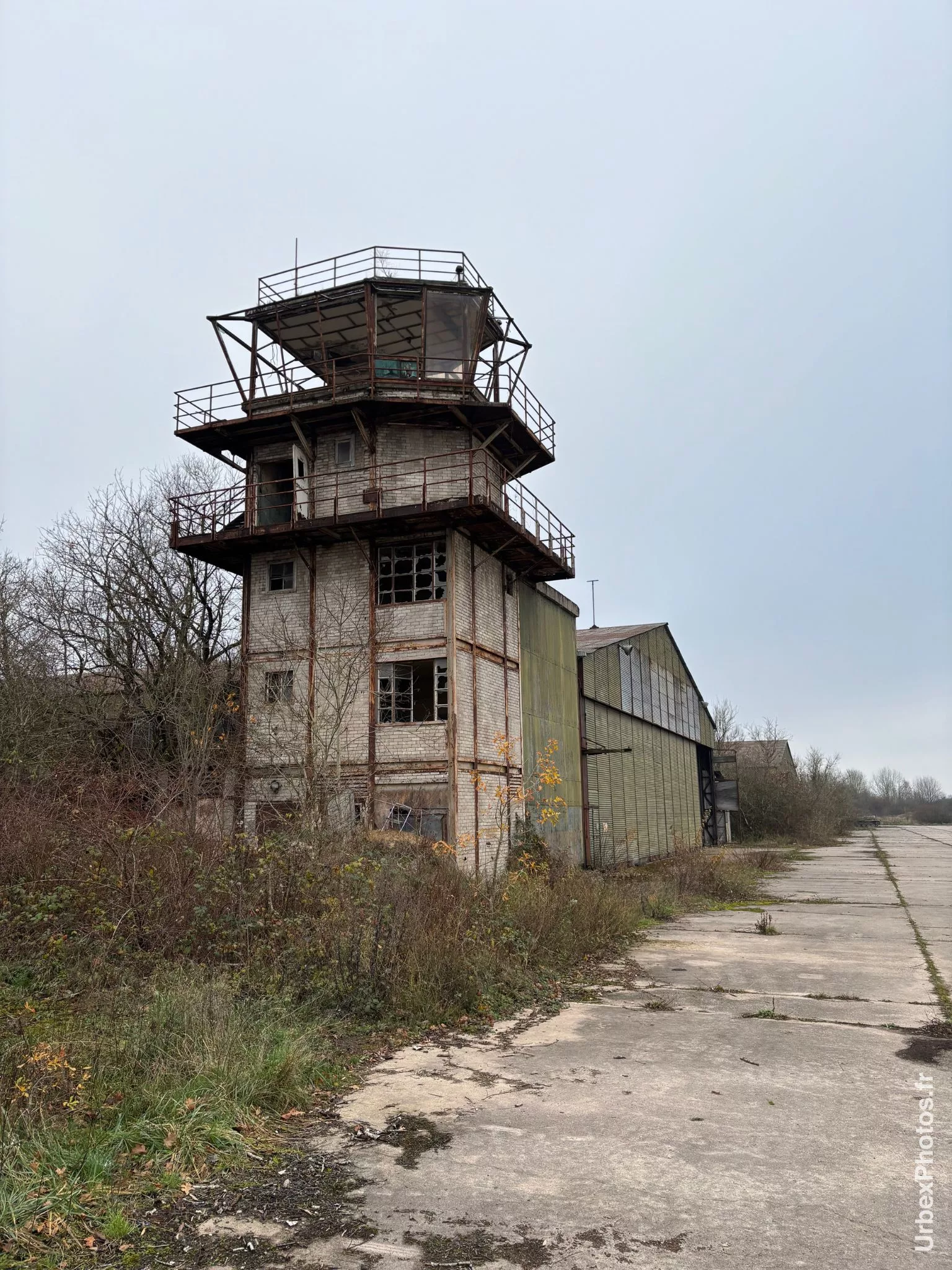 Tour de contrôle d'une ancienne base de l'OTAN
