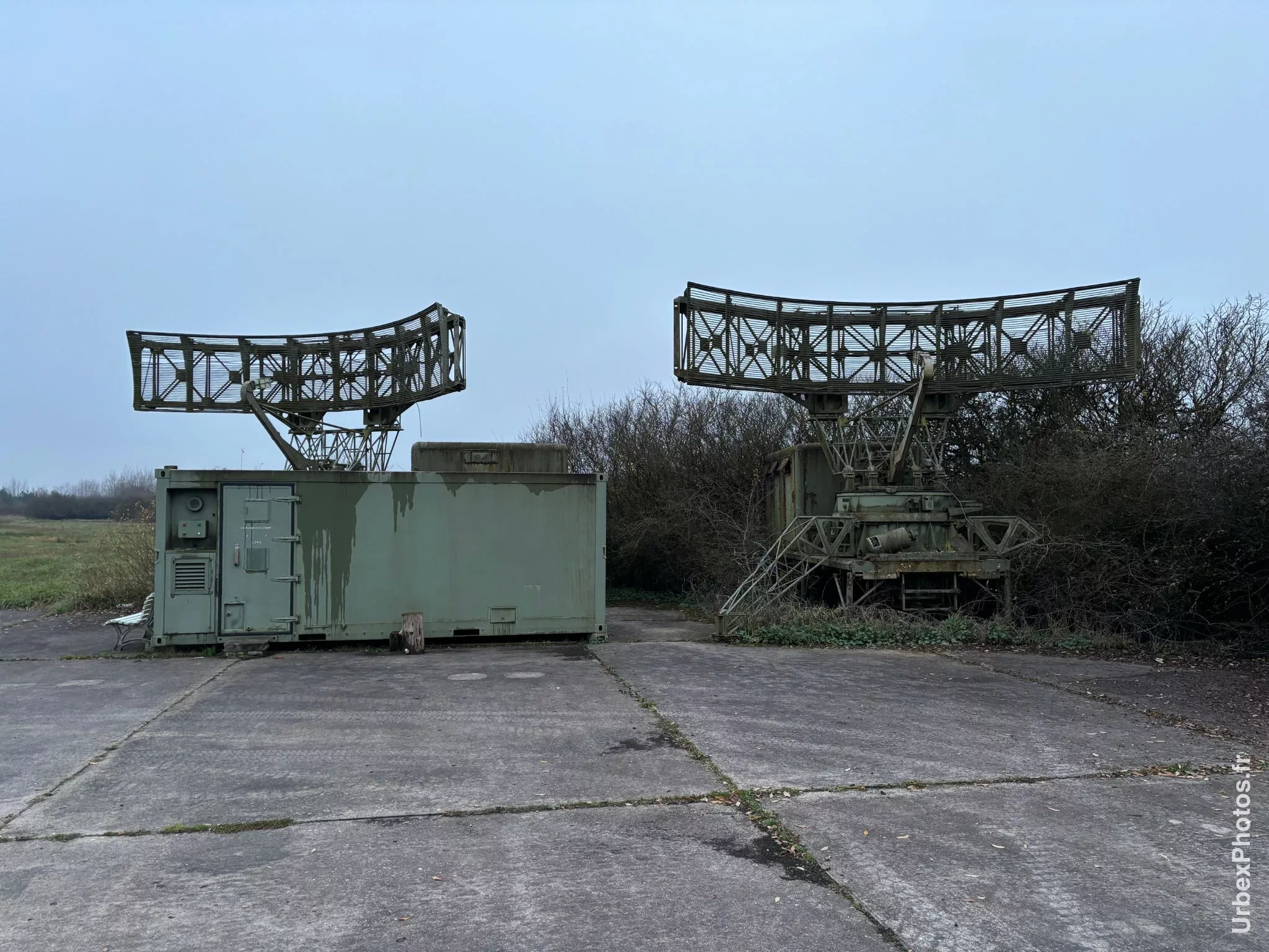 Radars dans une ancienne base de l'OTAN