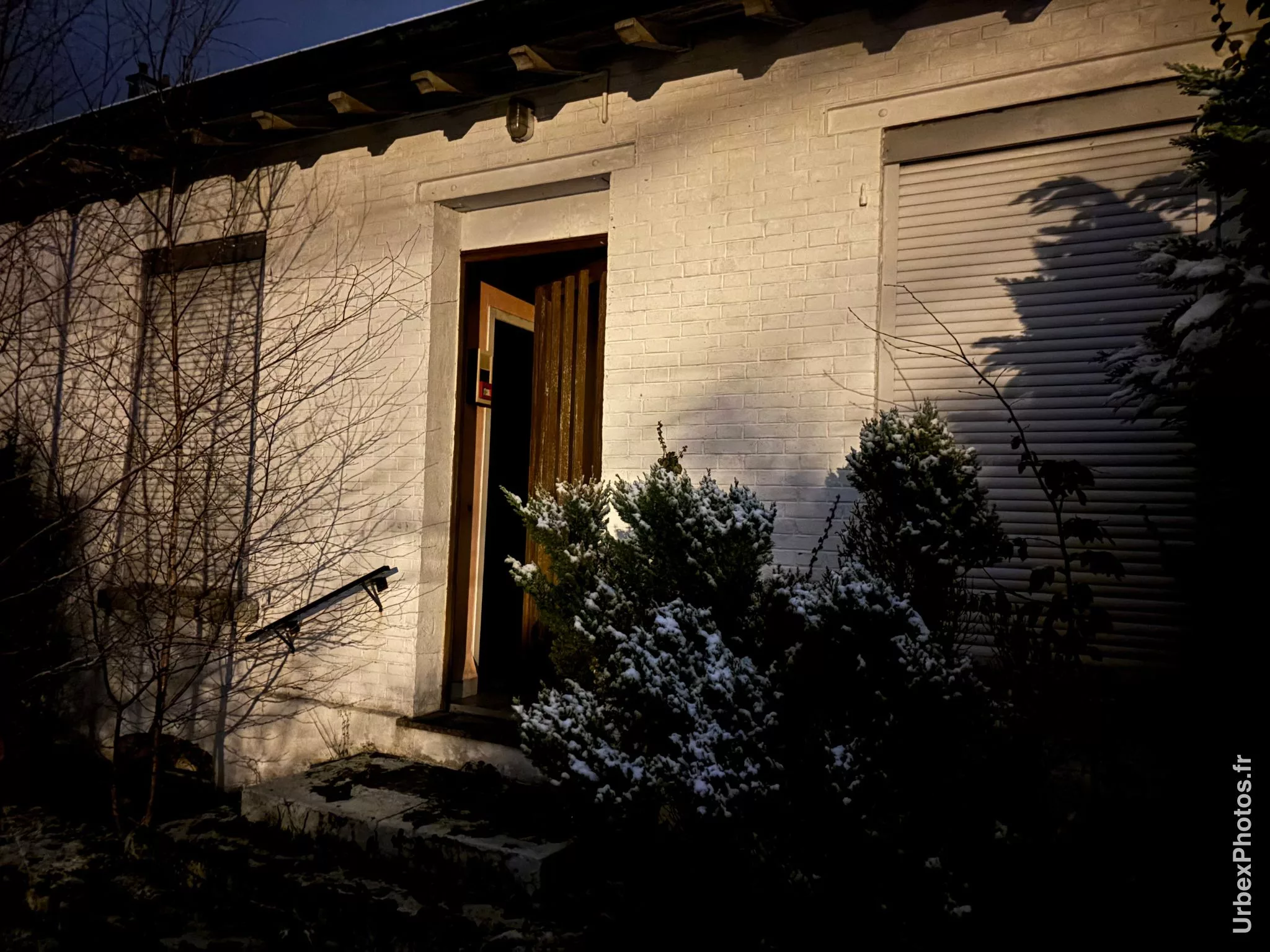 Photo urbex de la façade de l'annexe d'un hôtel