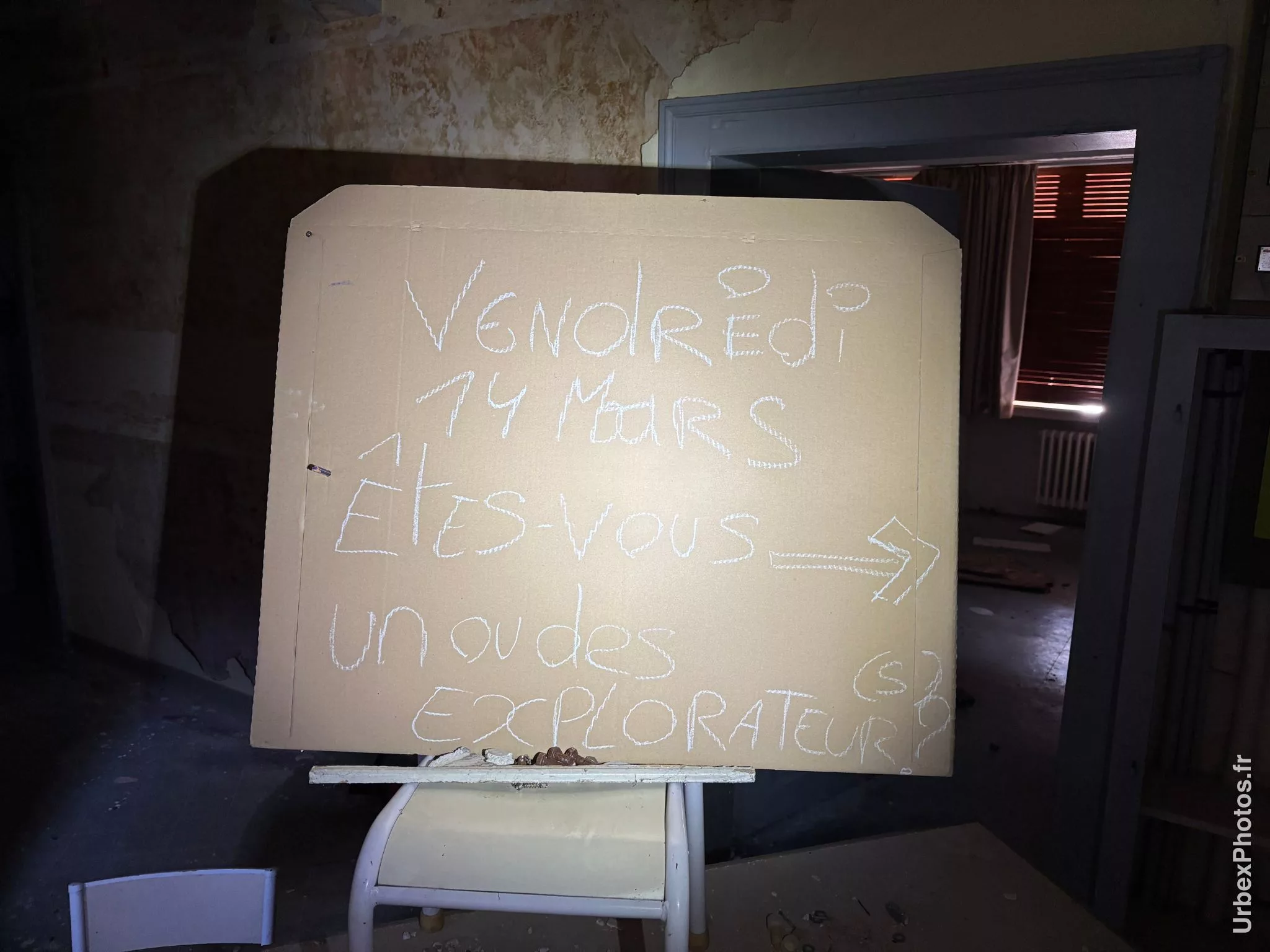Panneau de bienvenue à l'Ecole des clowns