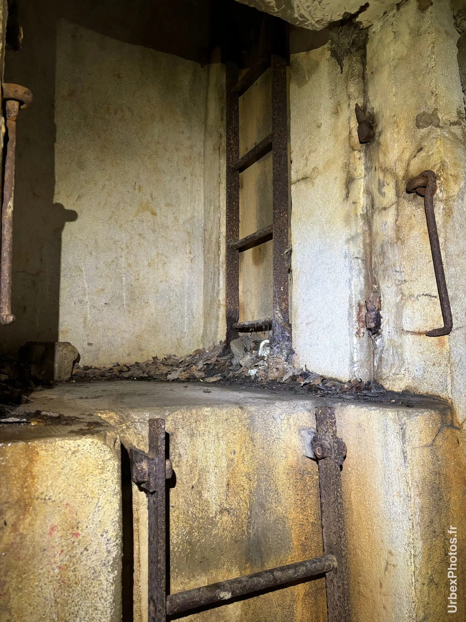 Escalier menant vers une tourelle du Fort Fischer