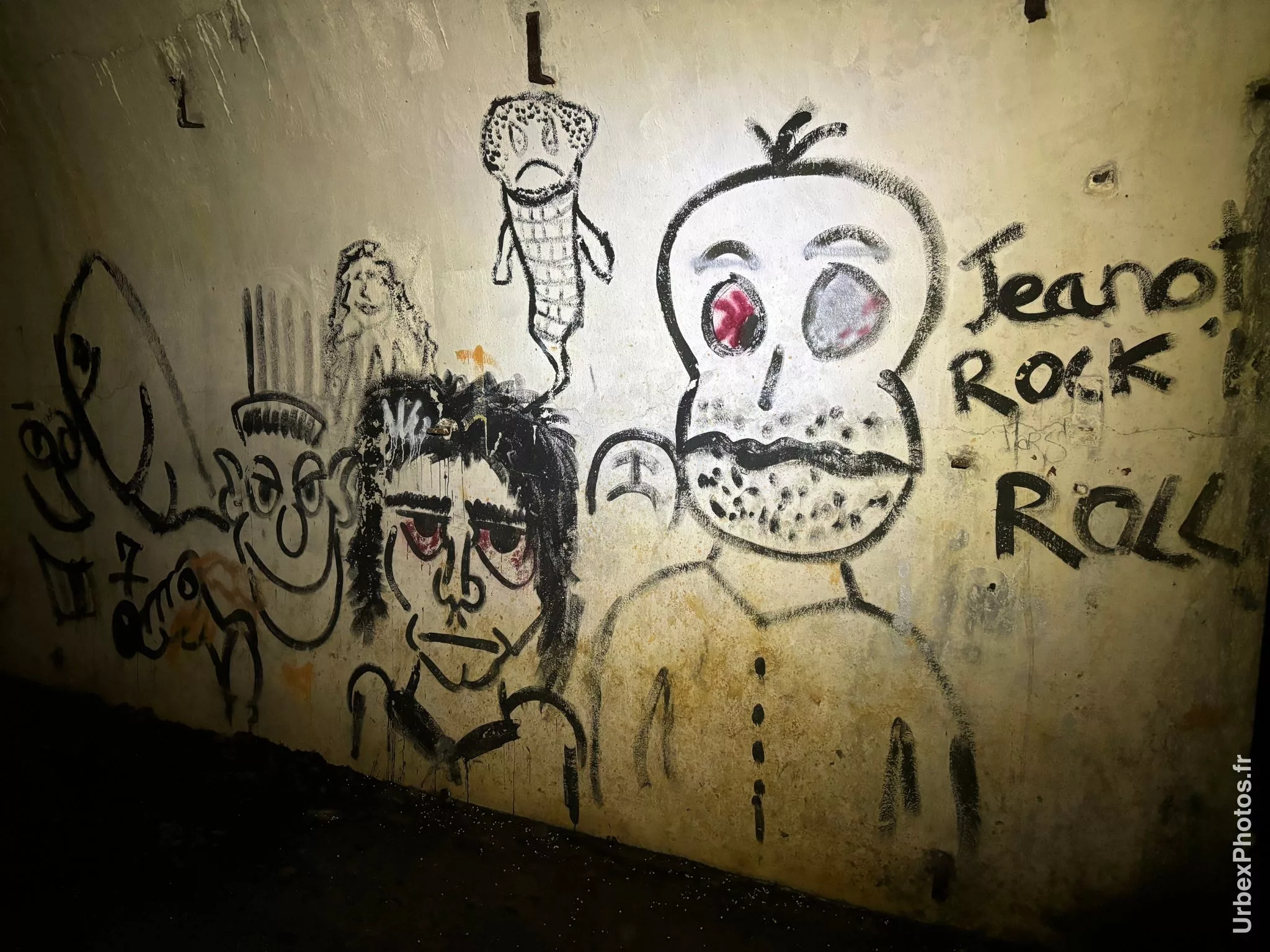 Photo urbex de graffitis sur un mur