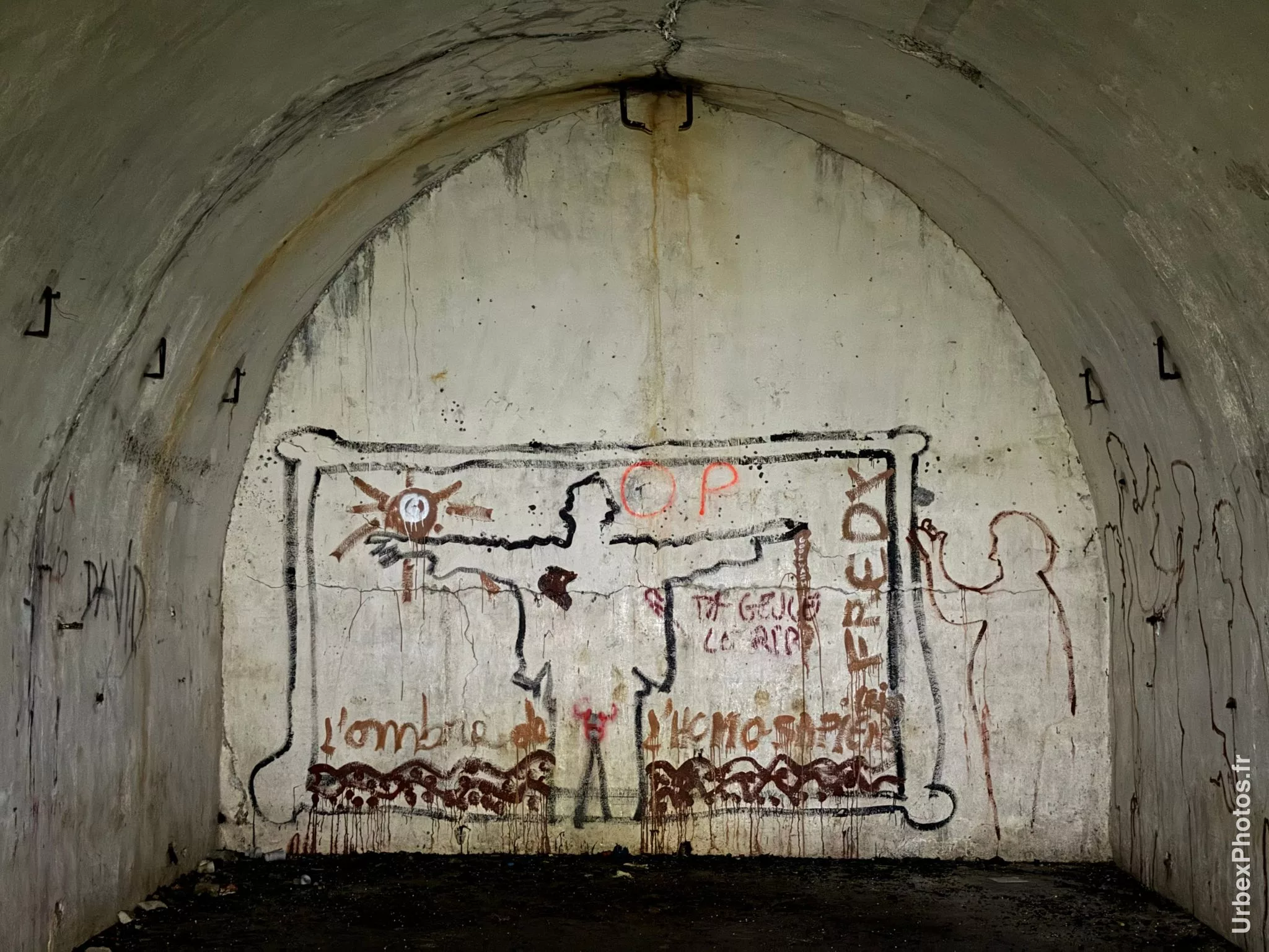 Photo urbex de graffitis sur un mur