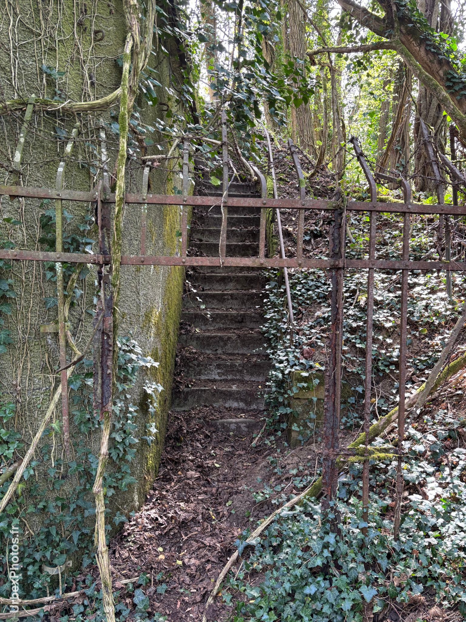 Escalier extérieur du Fort Nago