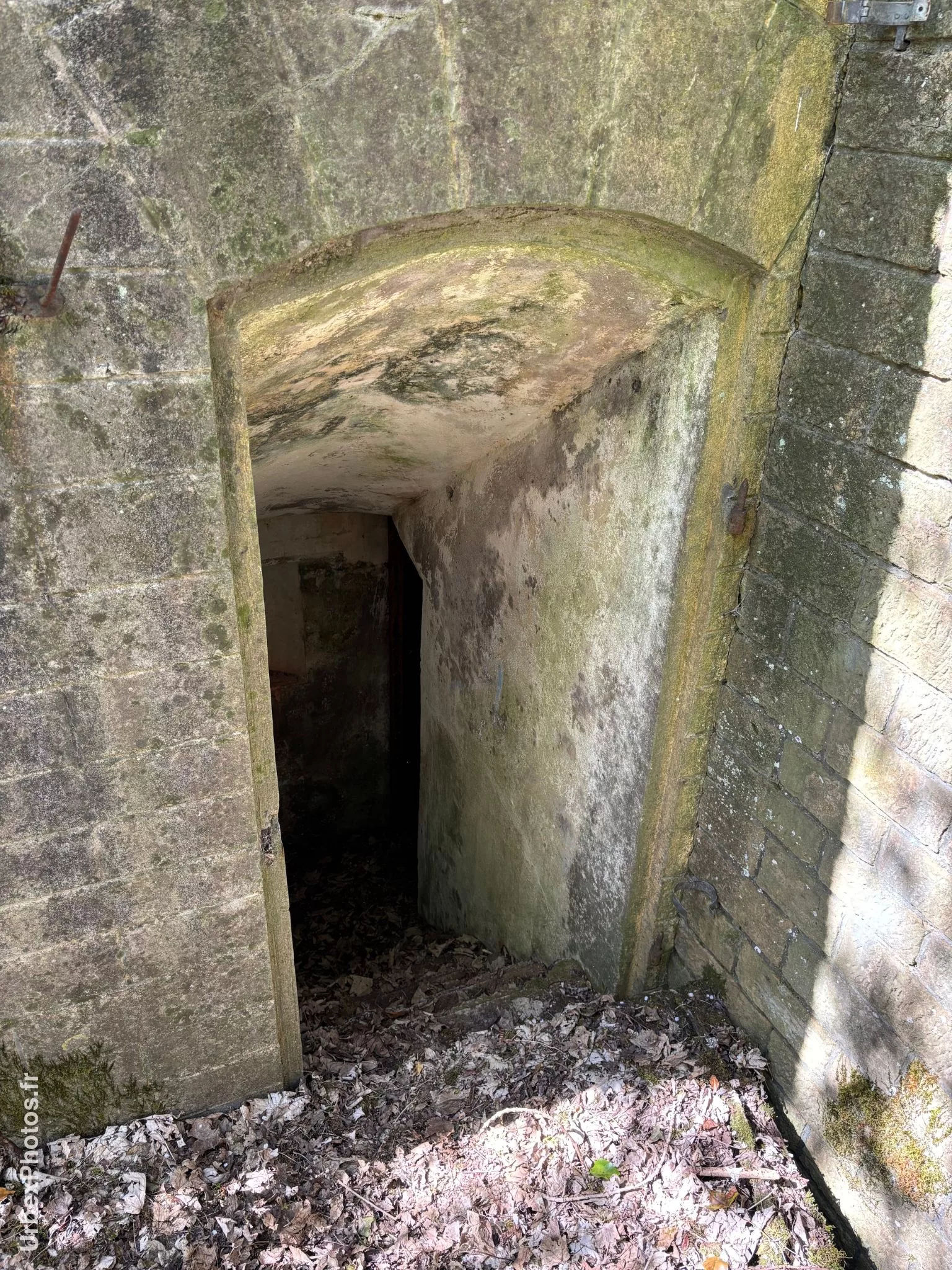 Photo urbex de l'entrée vers un souterrain