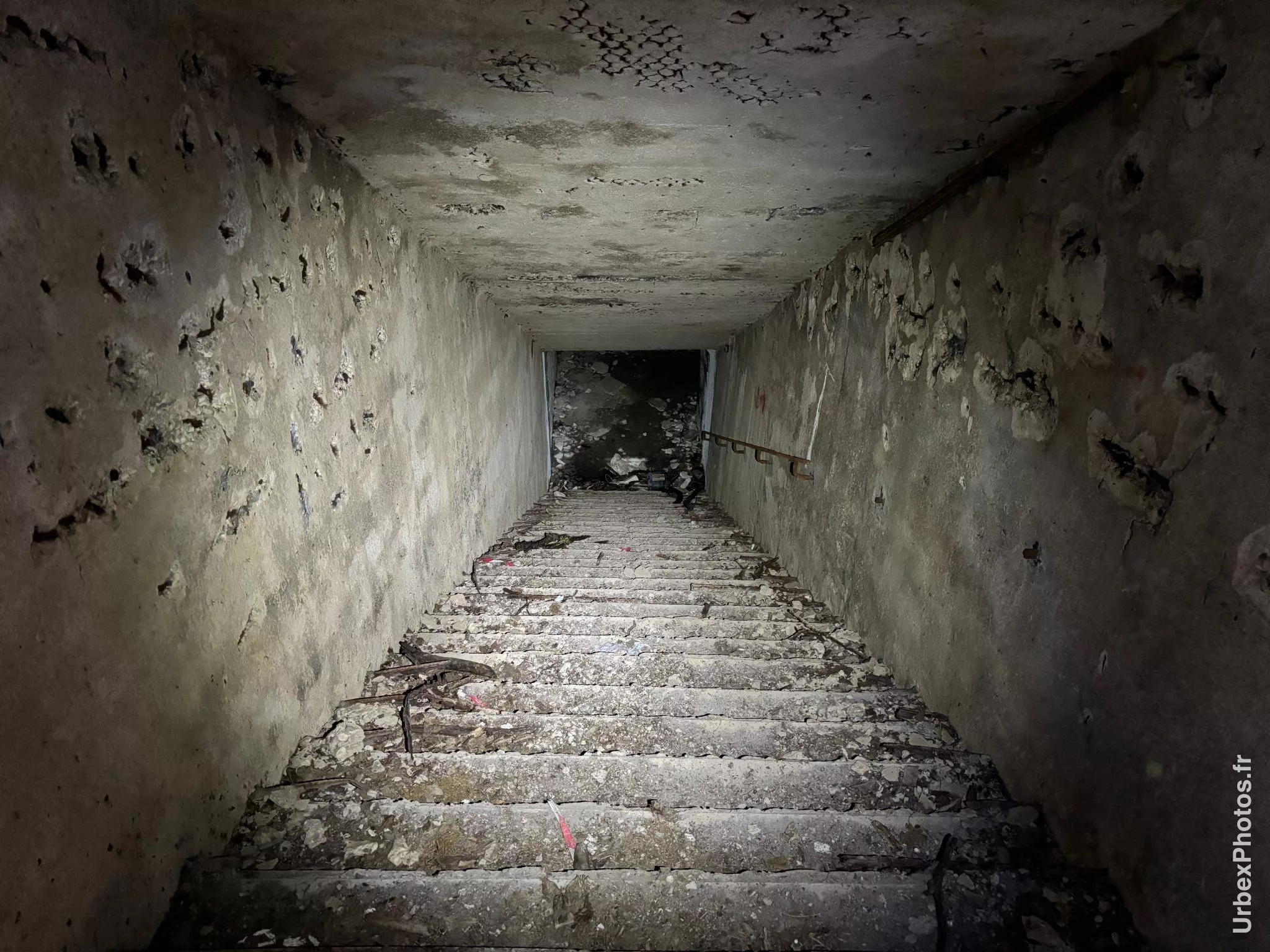 Un escalier menant vers un souterrain du Fort Orwell