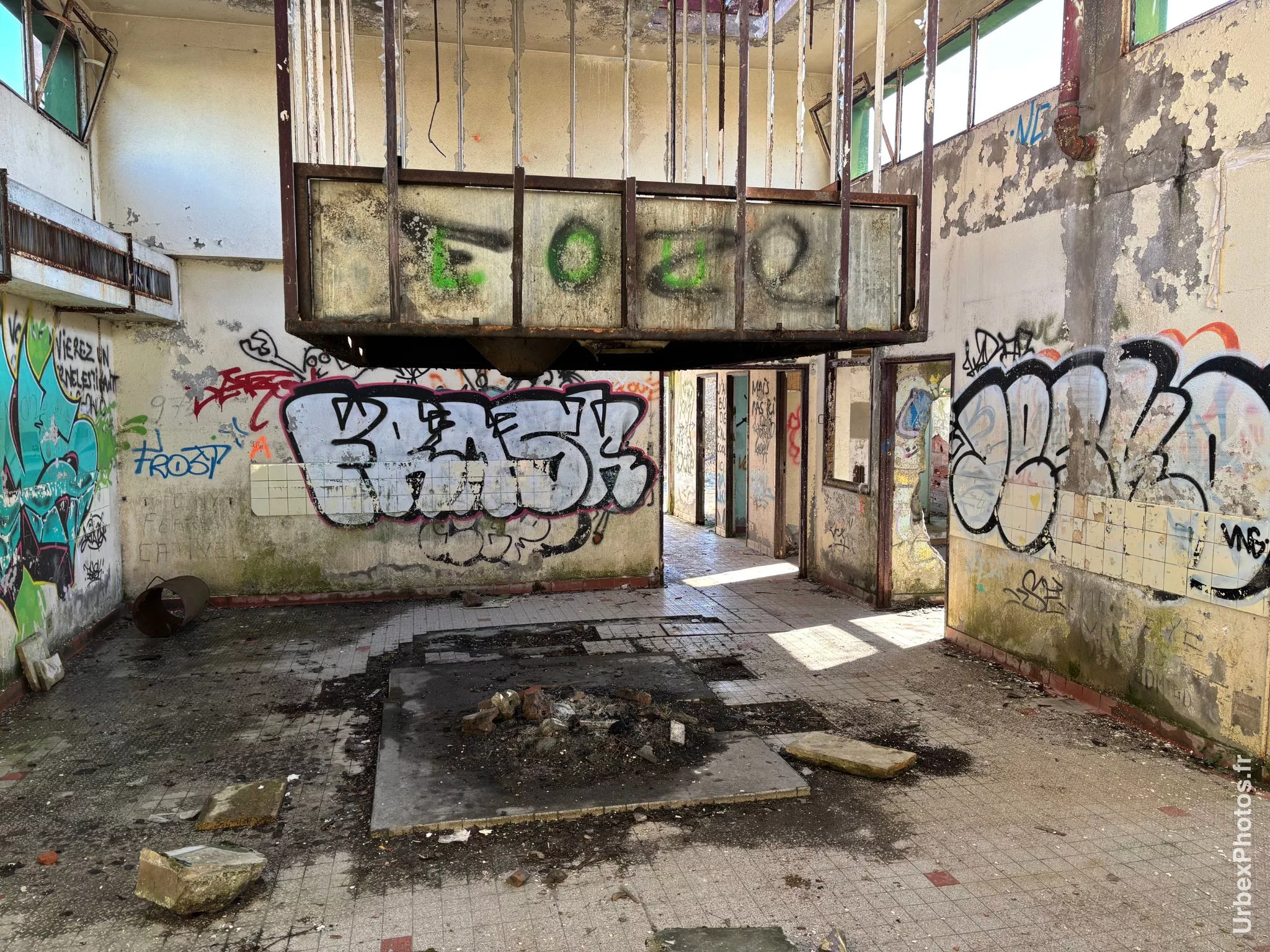 Photo urbex de la cuisine du bâtiment en surface