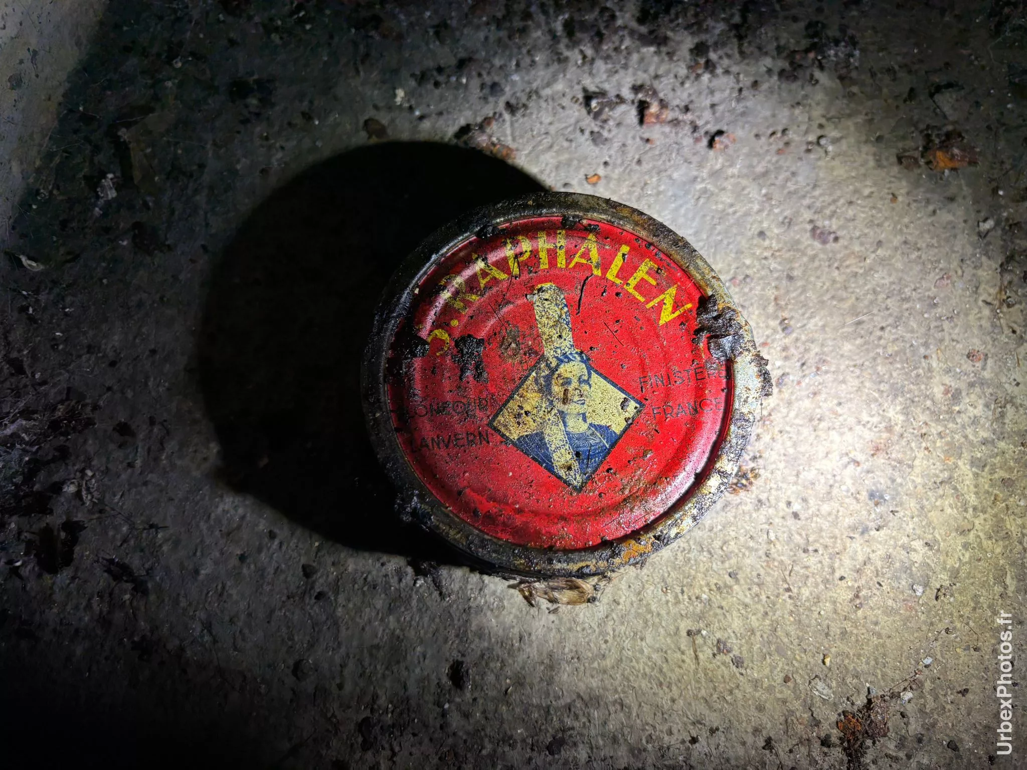 Photo urbex d'une boîte de thon Raphalen