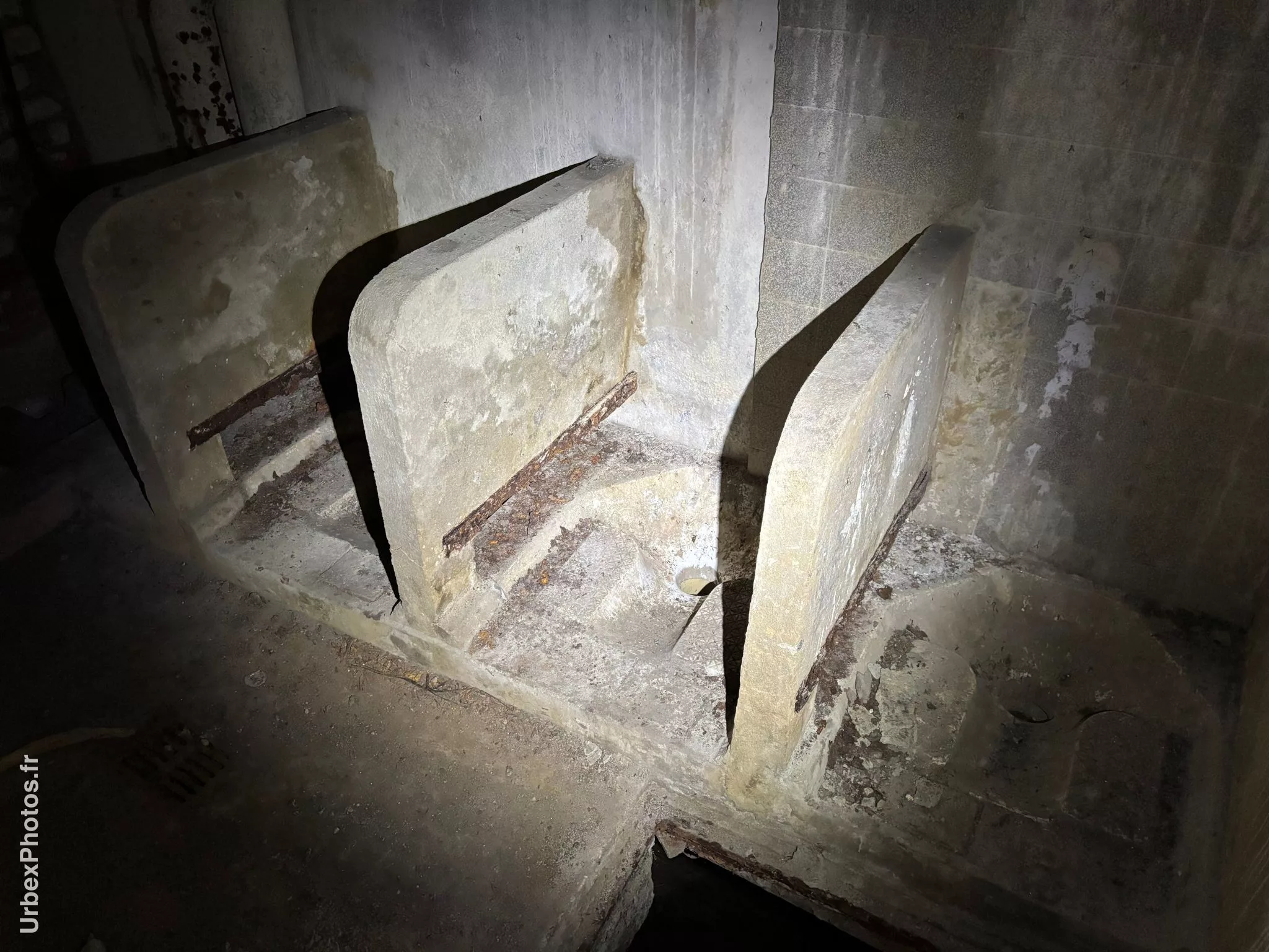 Photo urbex de toilettes