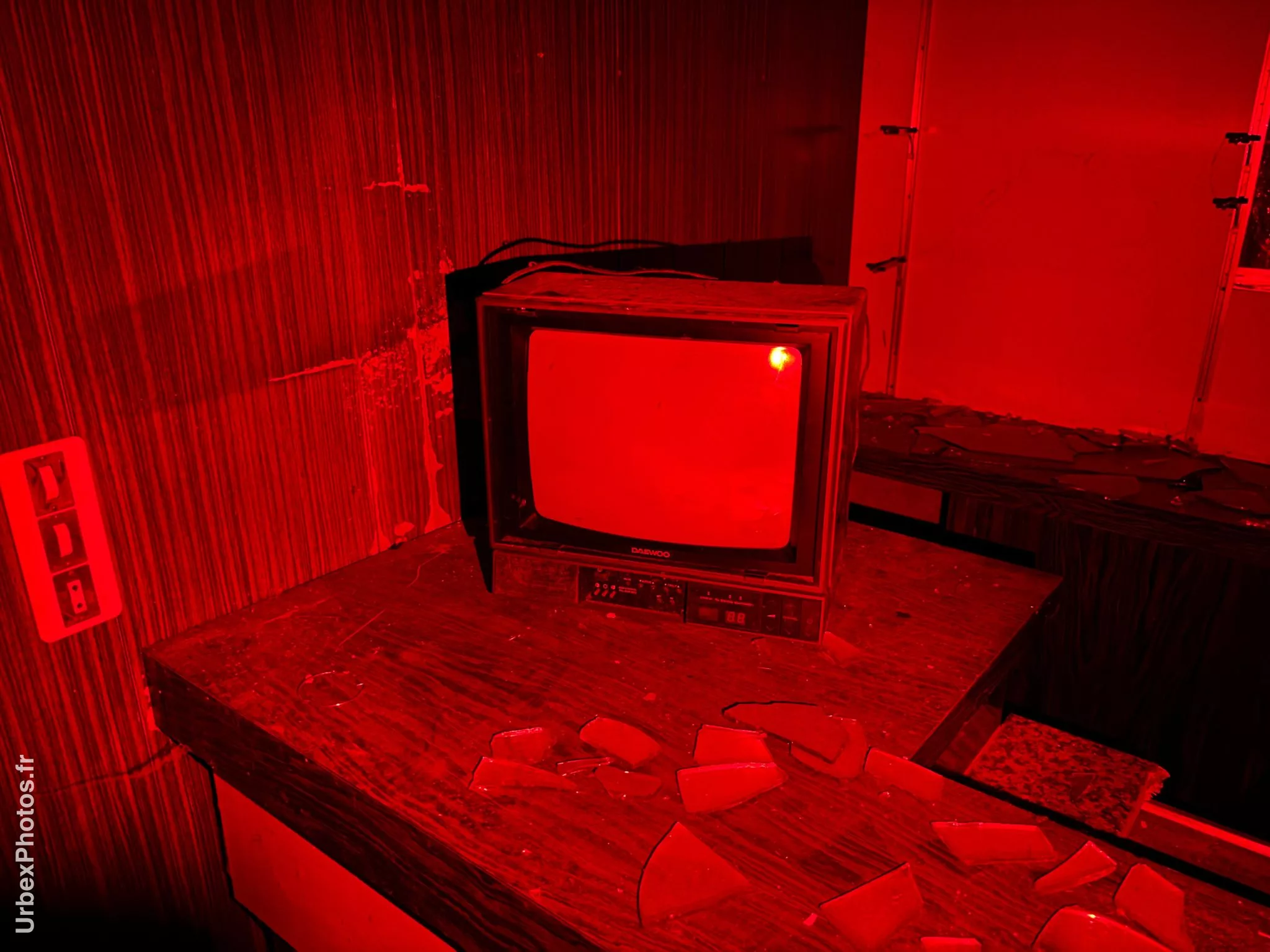 Photo urbex de la télévision du bar
