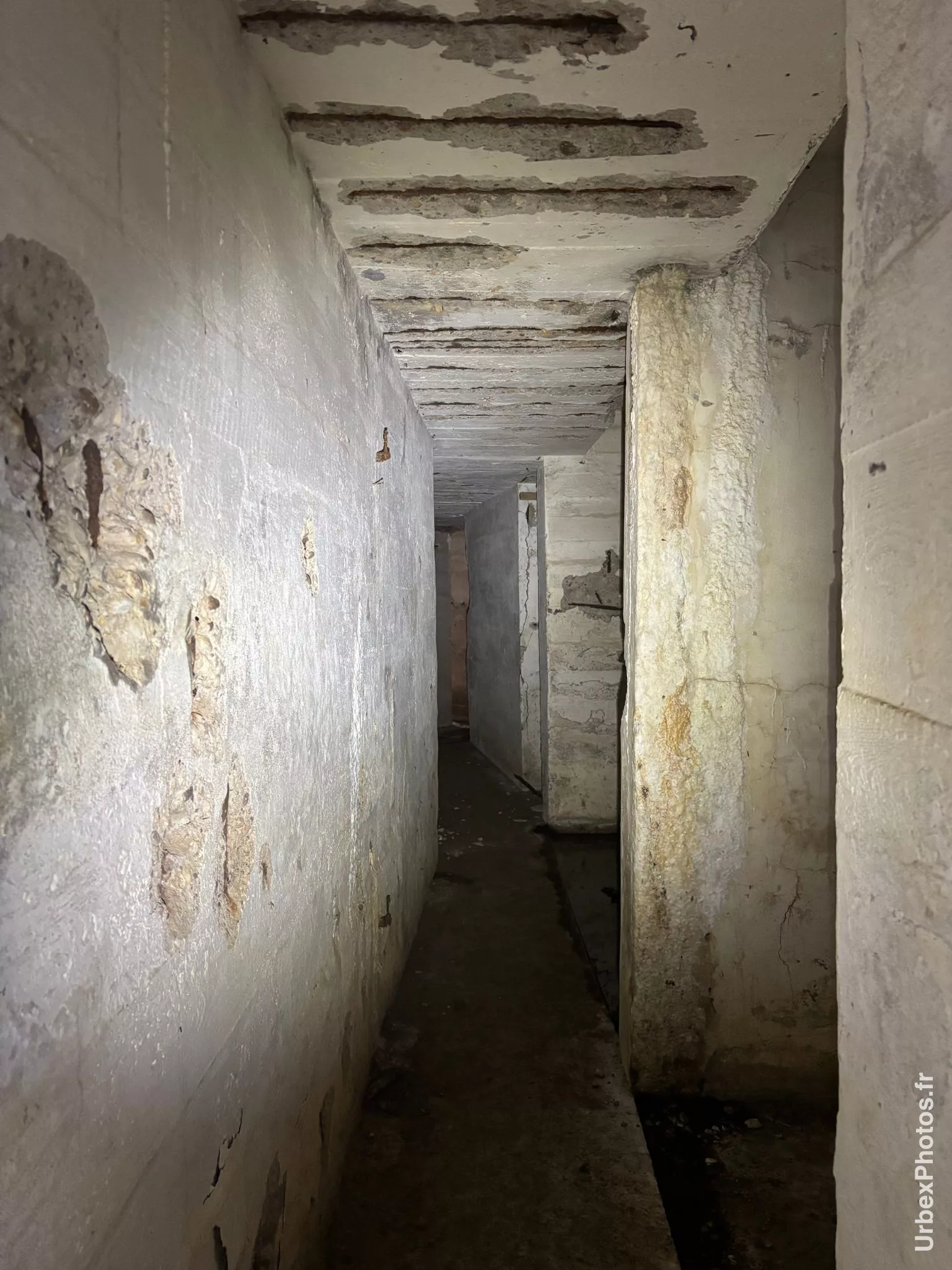 Photo urbex d'un long couloir